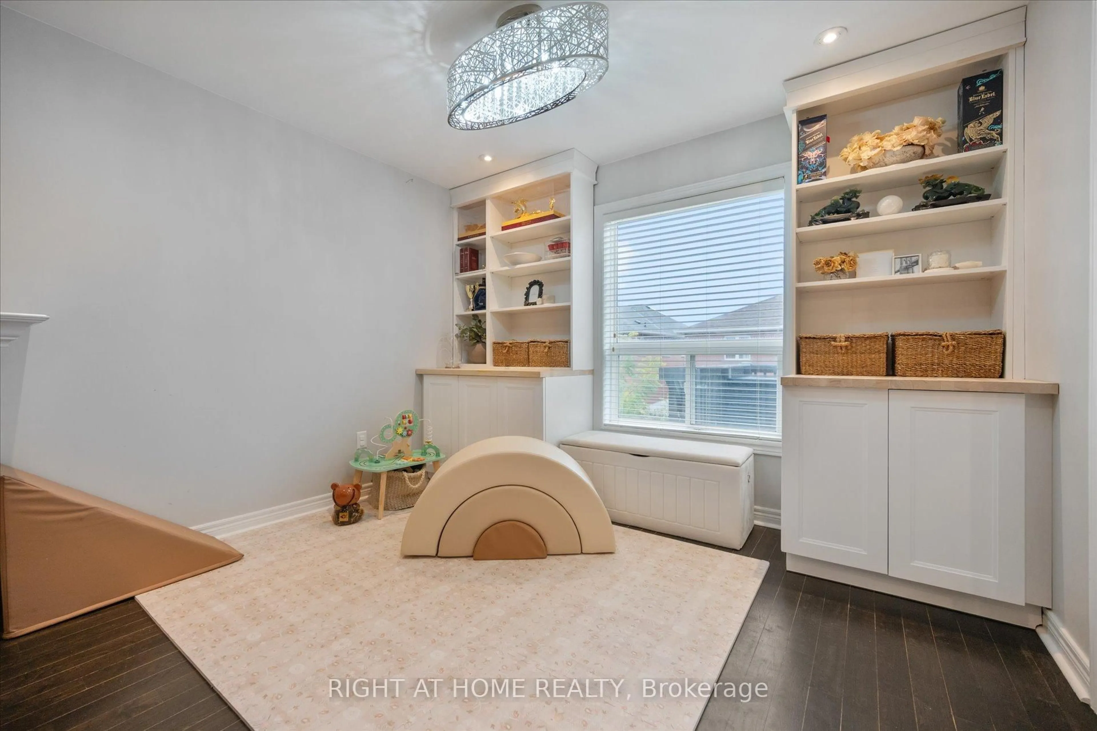 Unknown for 58 Lindenshire Ave, Vaughan Ontario L6A 4A6