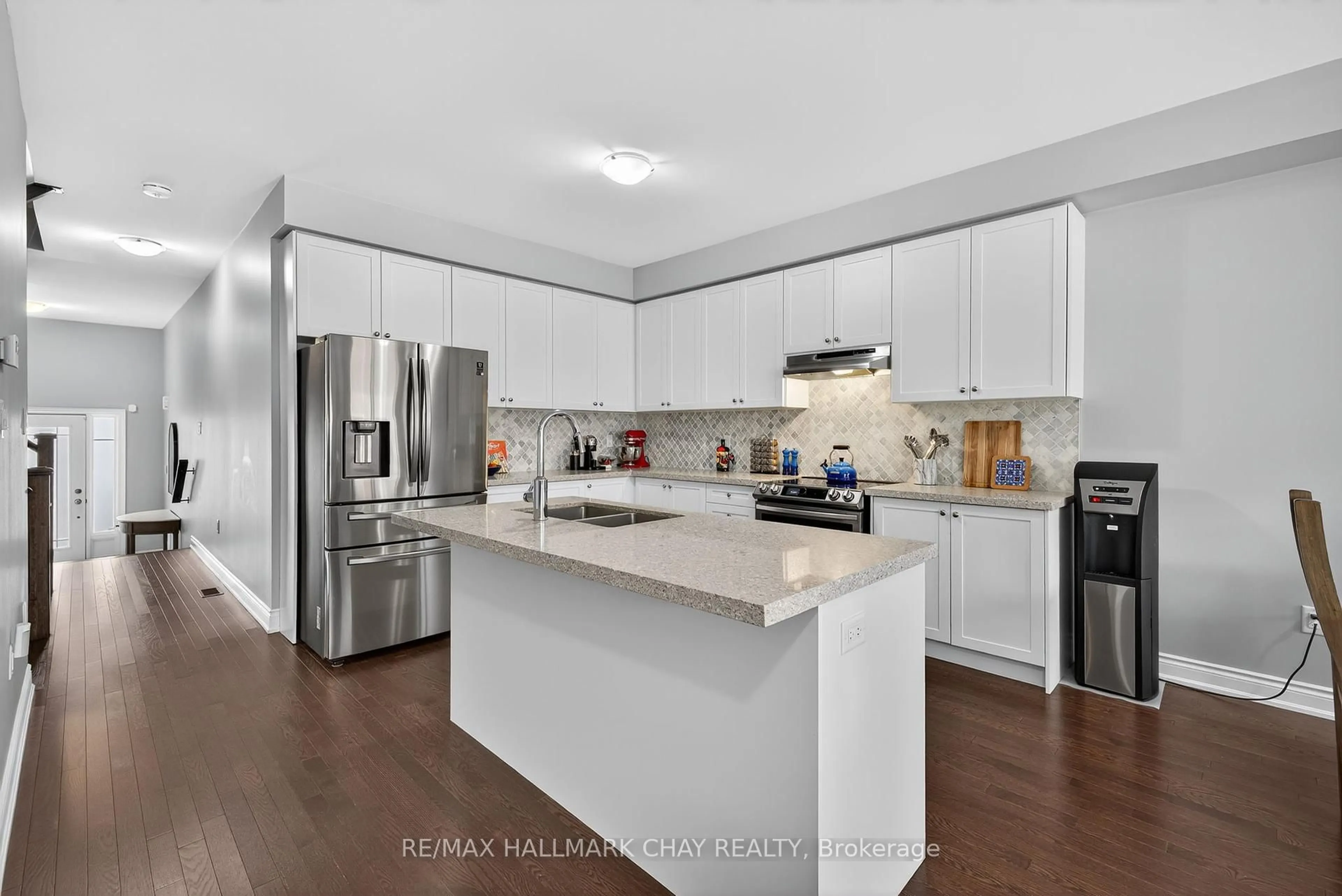 Open concept kitchen, ceramic/tile floor for 45 Lorne Thomas Pl, New Tecumseth Ontario L9R 0T8