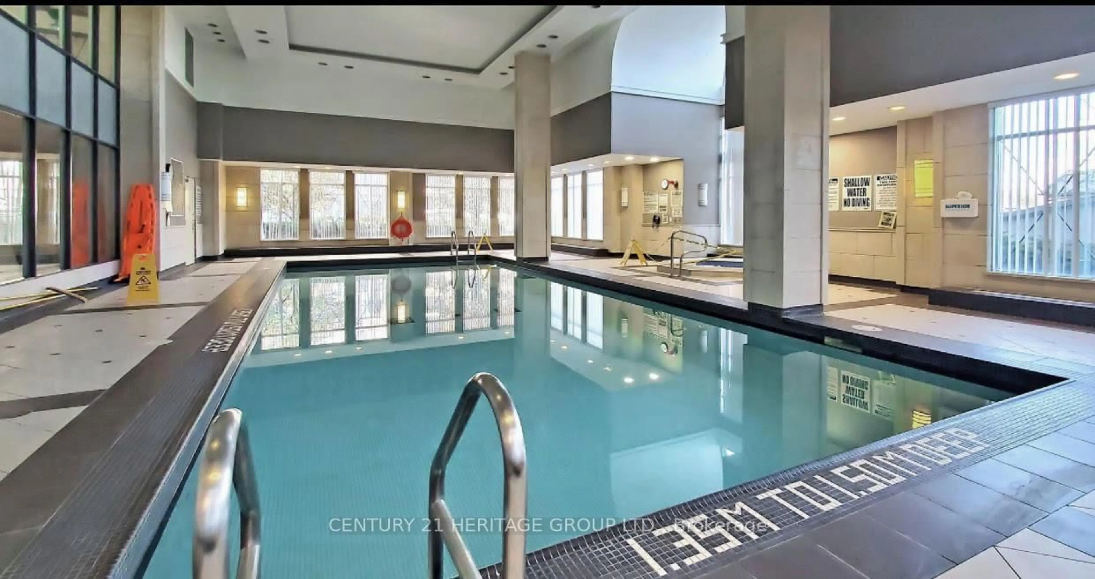 Pool for 310 Red Maple Rd #809, Richmond Hill Ontario L4C 0T7