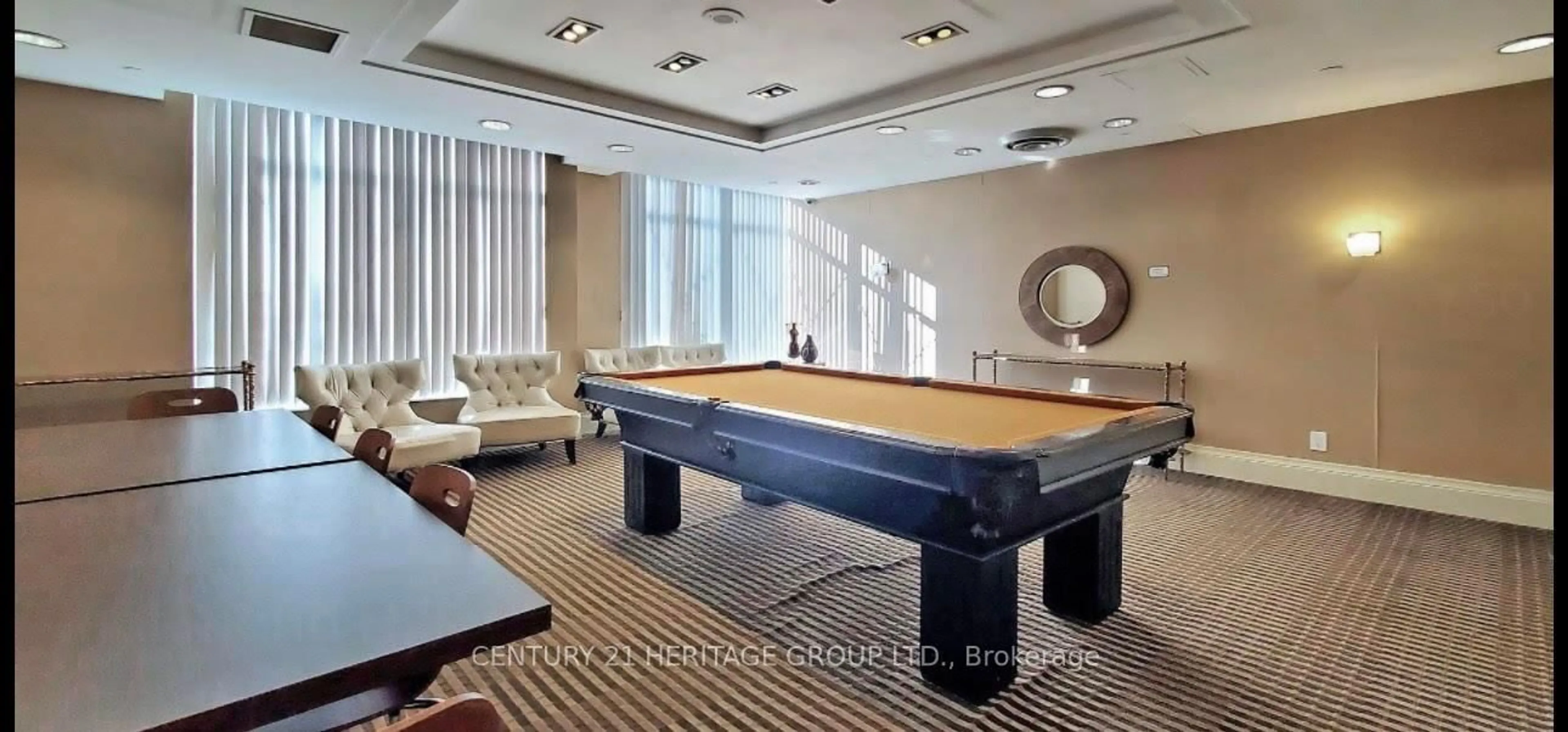 Pool for 310 Red Maple Rd #809, Richmond Hill Ontario L4C 0T7