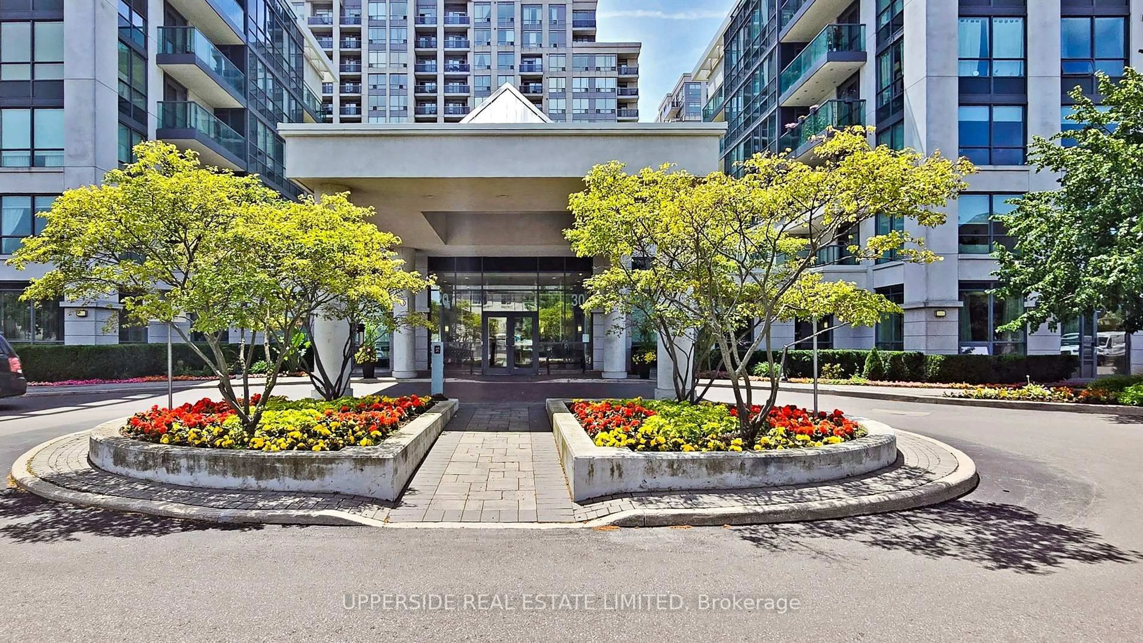 Indoor foyer for 30 North Park Rd #1101, Vaughan Ontario L4J 0G6