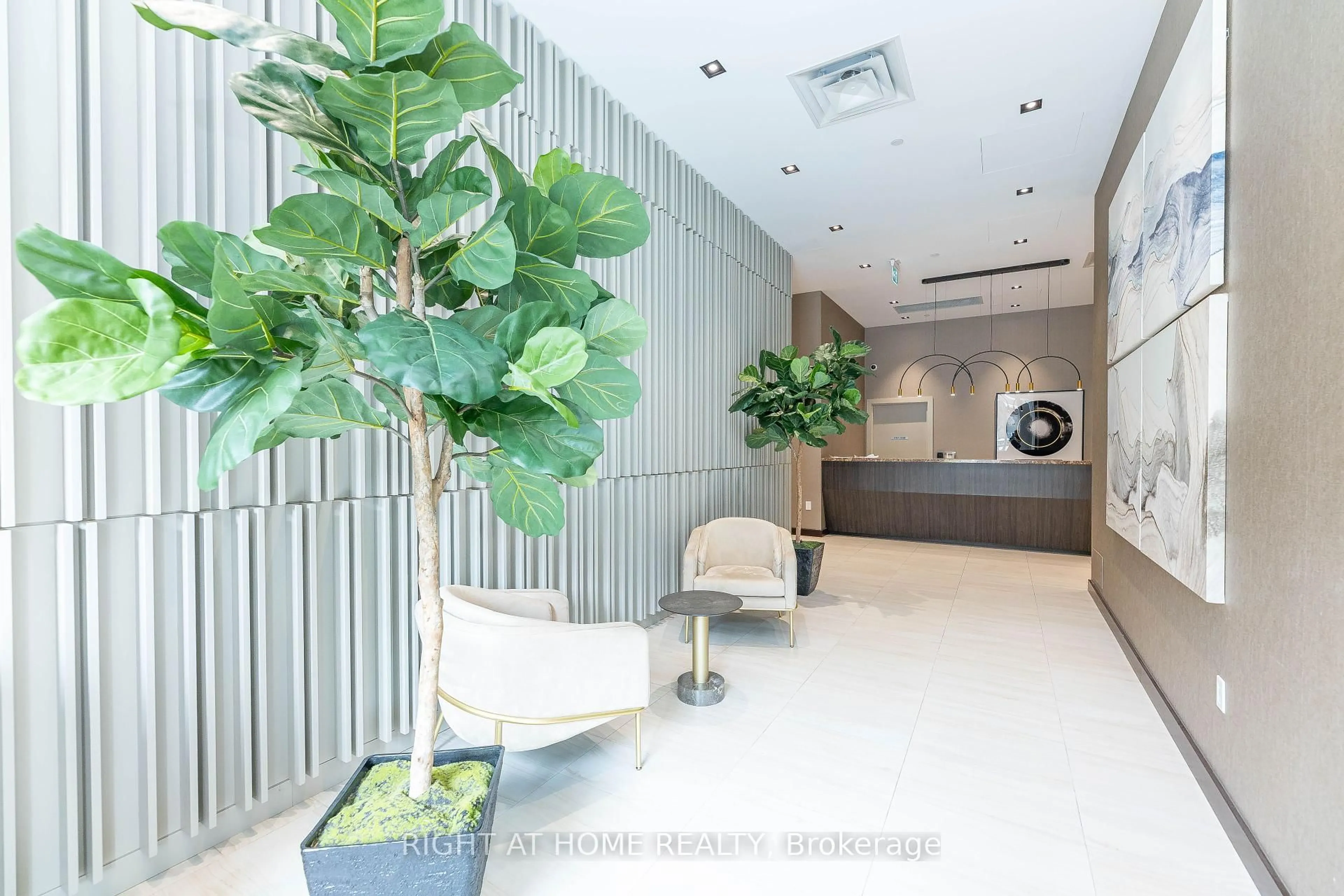Indoor foyer for 60 Honeycrisp Cres #212, Vaughan Ontario L4K 0N5
