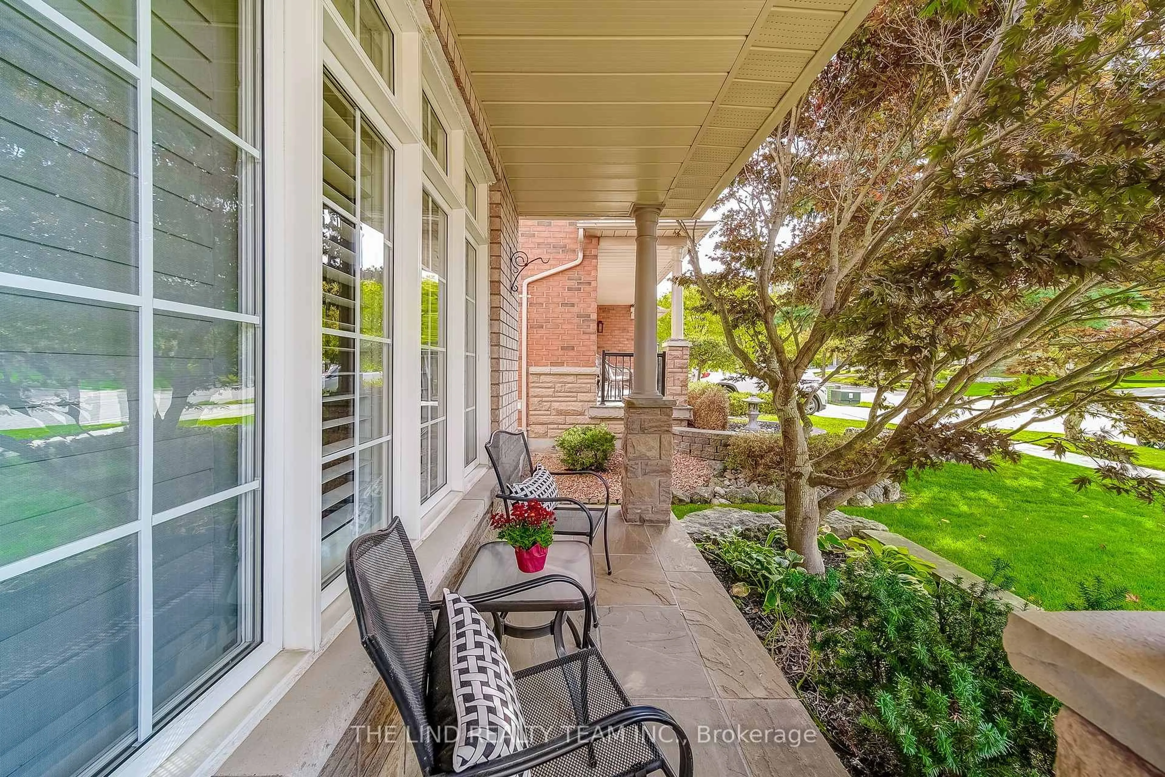 Patio, street for 276 Willis Dr, Aurora Ontario L4G 7M3