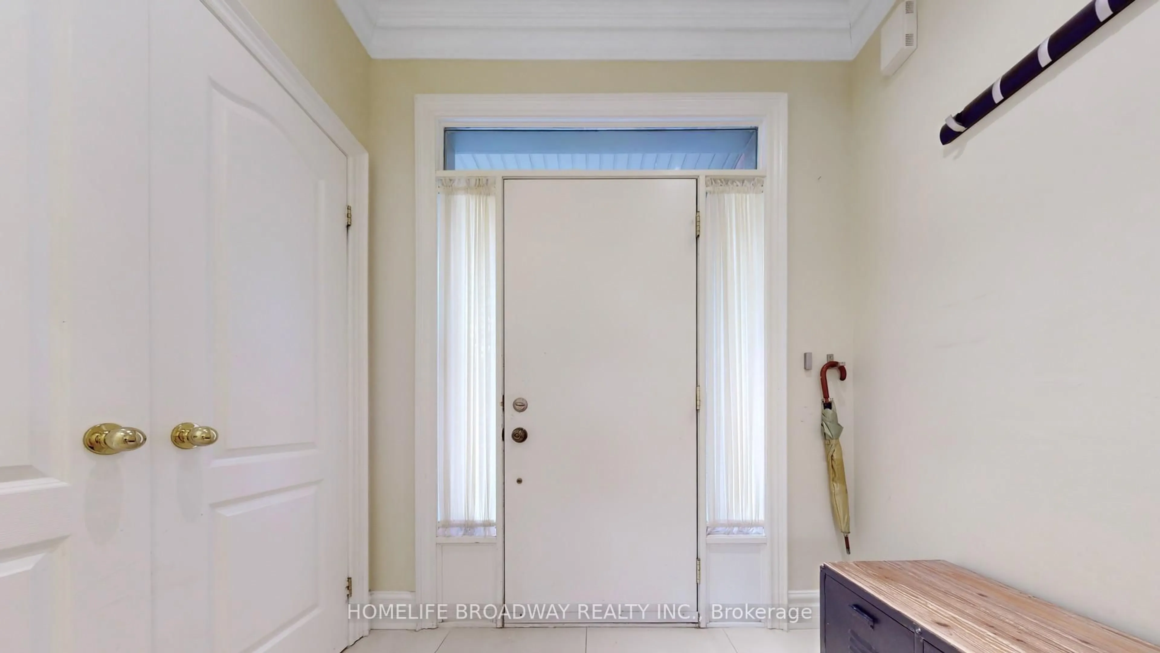 Indoor entryway for 9133 Bayview Ave #TH25, Richmond Hill Ontario L4B 4C5