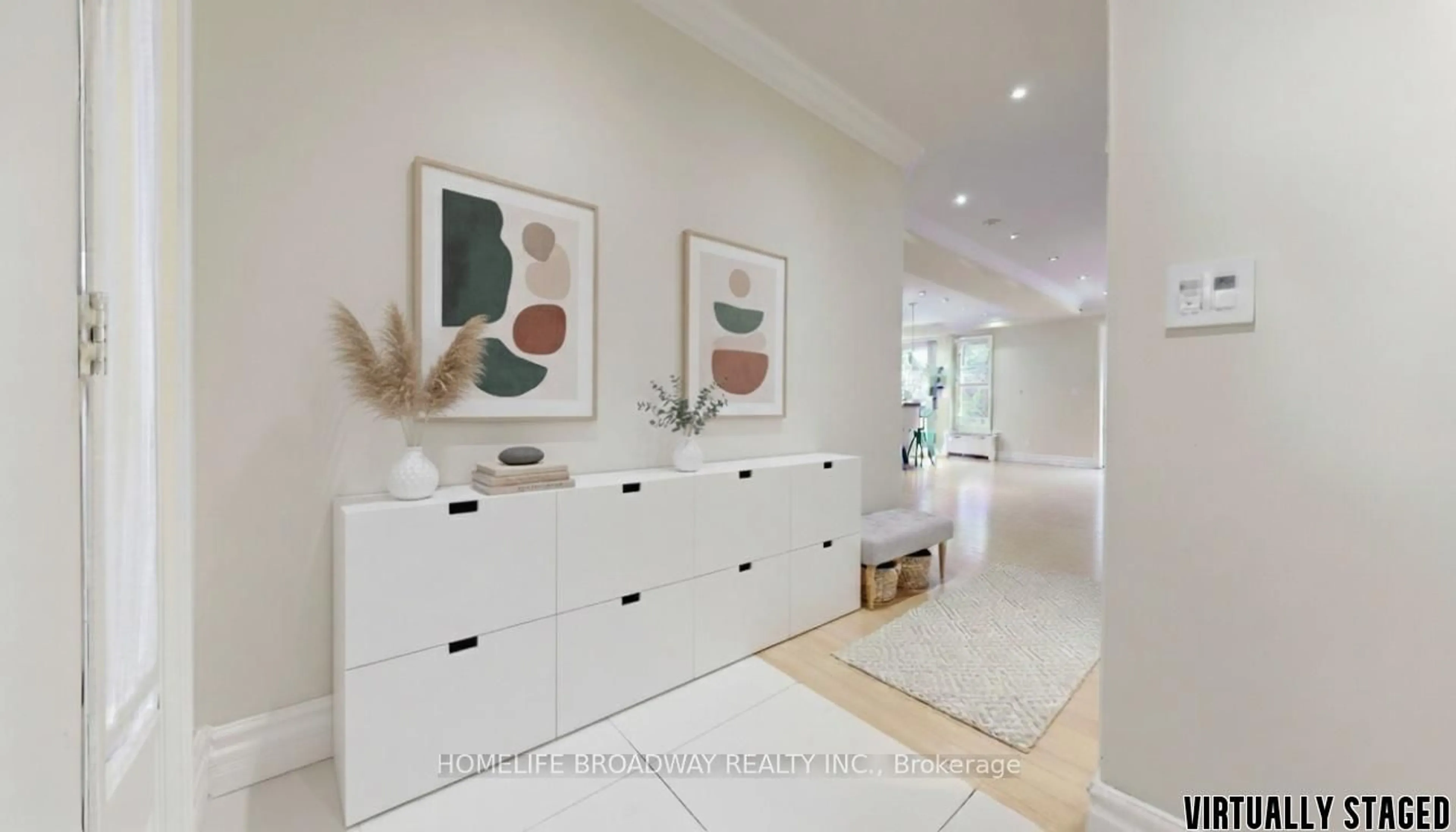 Indoor entryway for 9133 Bayview Ave #TH25, Richmond Hill Ontario L4B 4C5