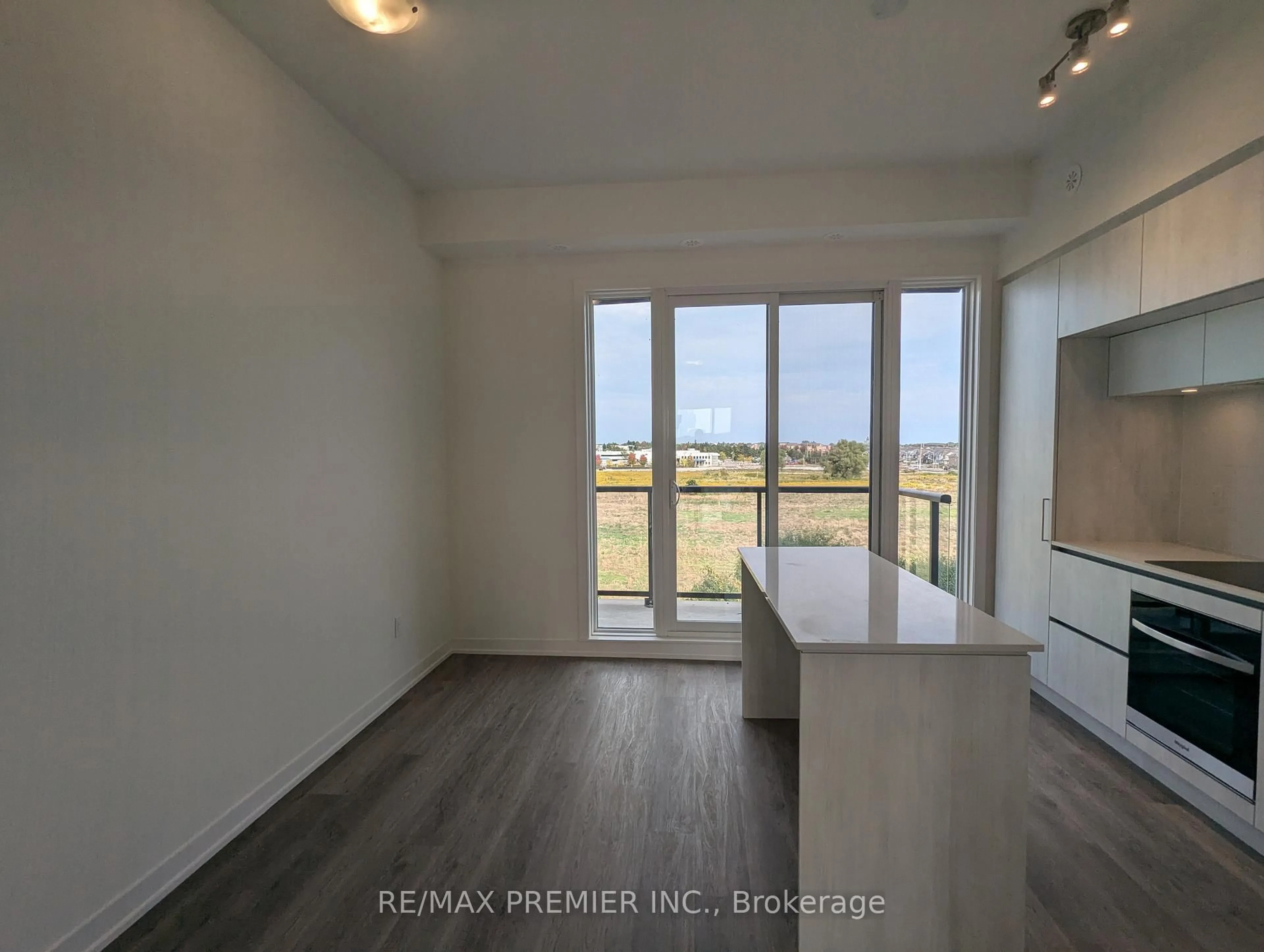 A pic of a room for 9 Steckley House Lane #502, Richmond Hill Ontario L4S 0N1