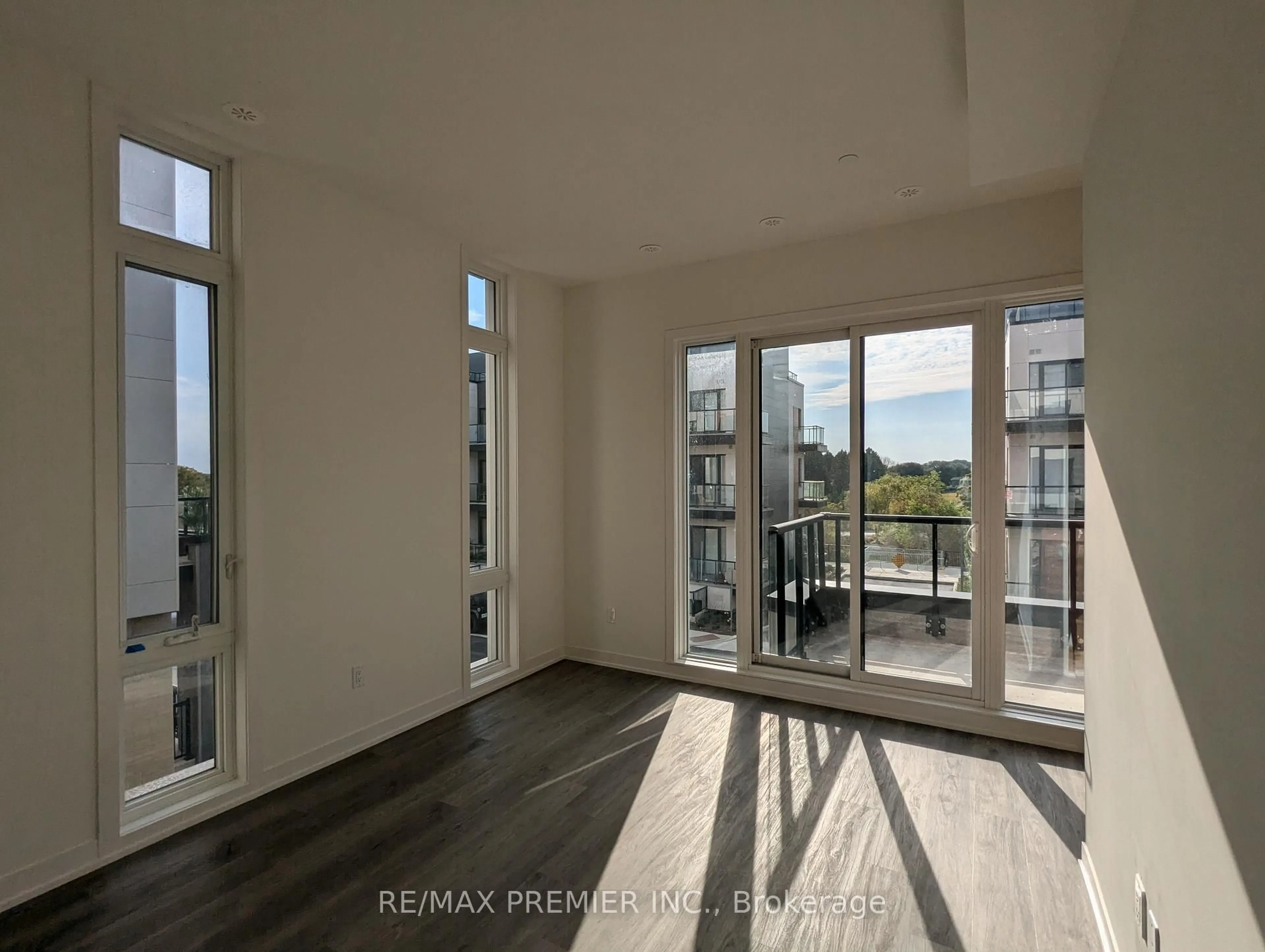 A pic of a room for 9 Steckley House Lane #502, Richmond Hill Ontario L4S 0N1