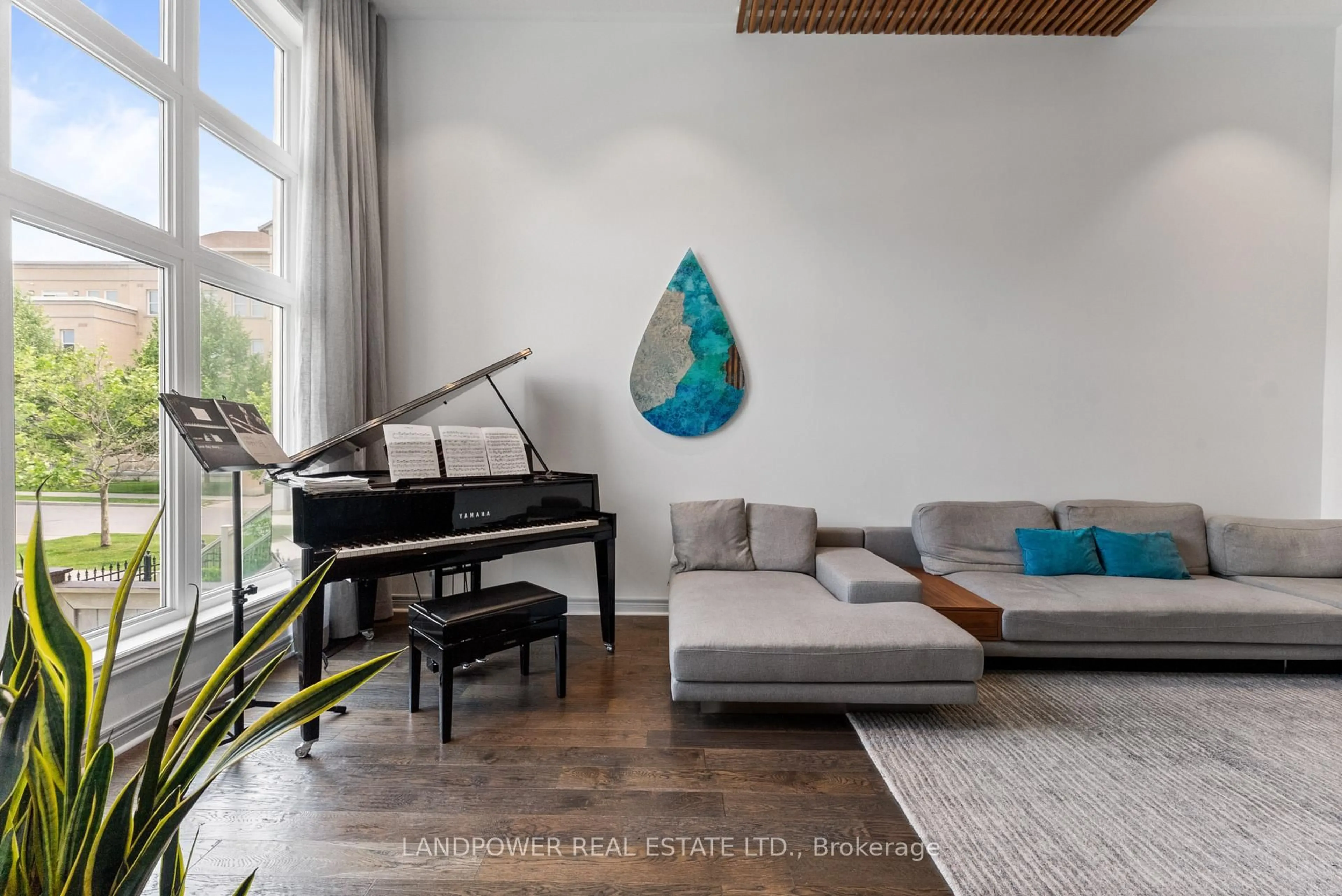 Living room with furniture, unknown for 4 Maytime Way, Markham Ontario L6C 0N5