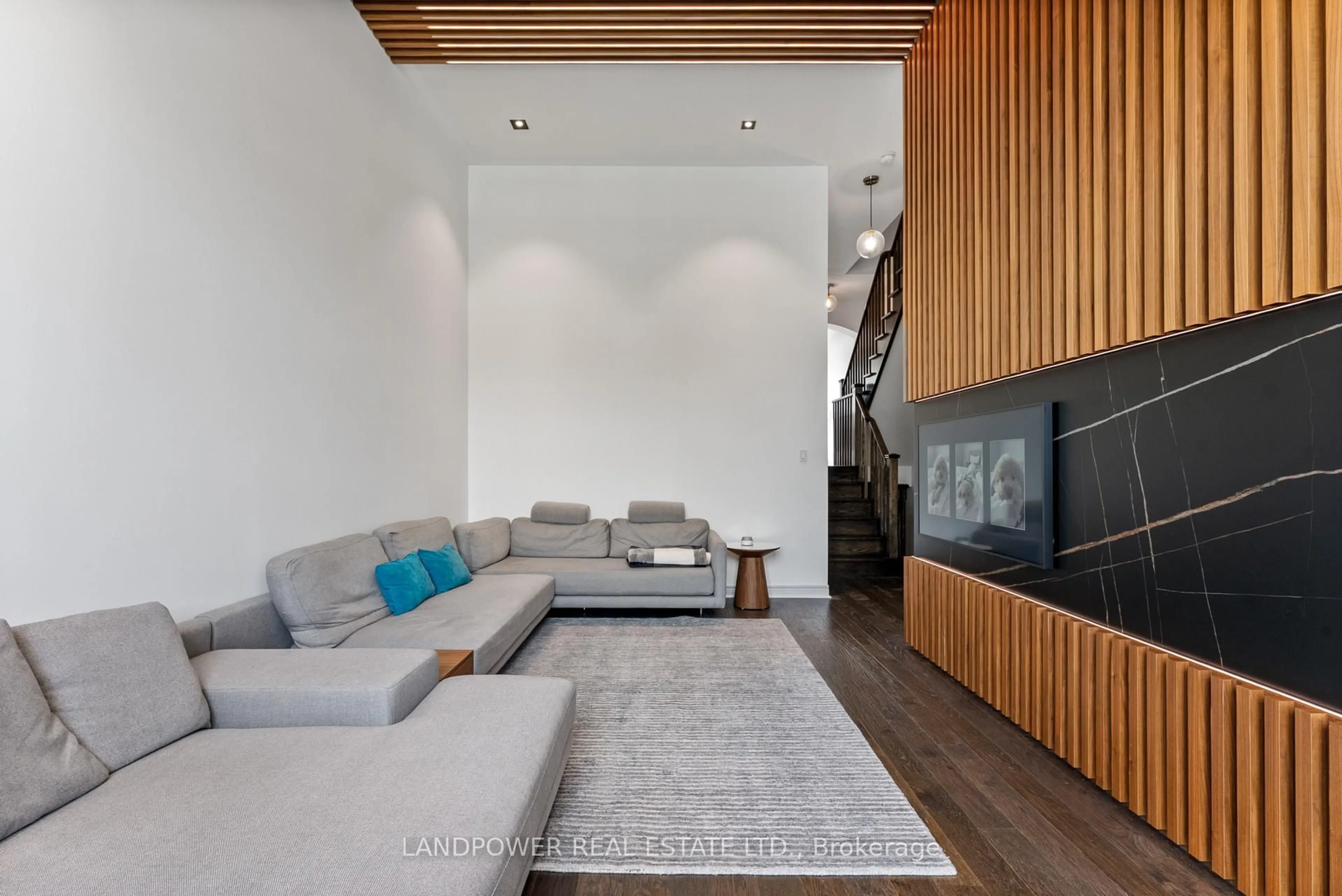 Living room with furniture, unknown for 4 Maytime Way, Markham Ontario L6C 0N5