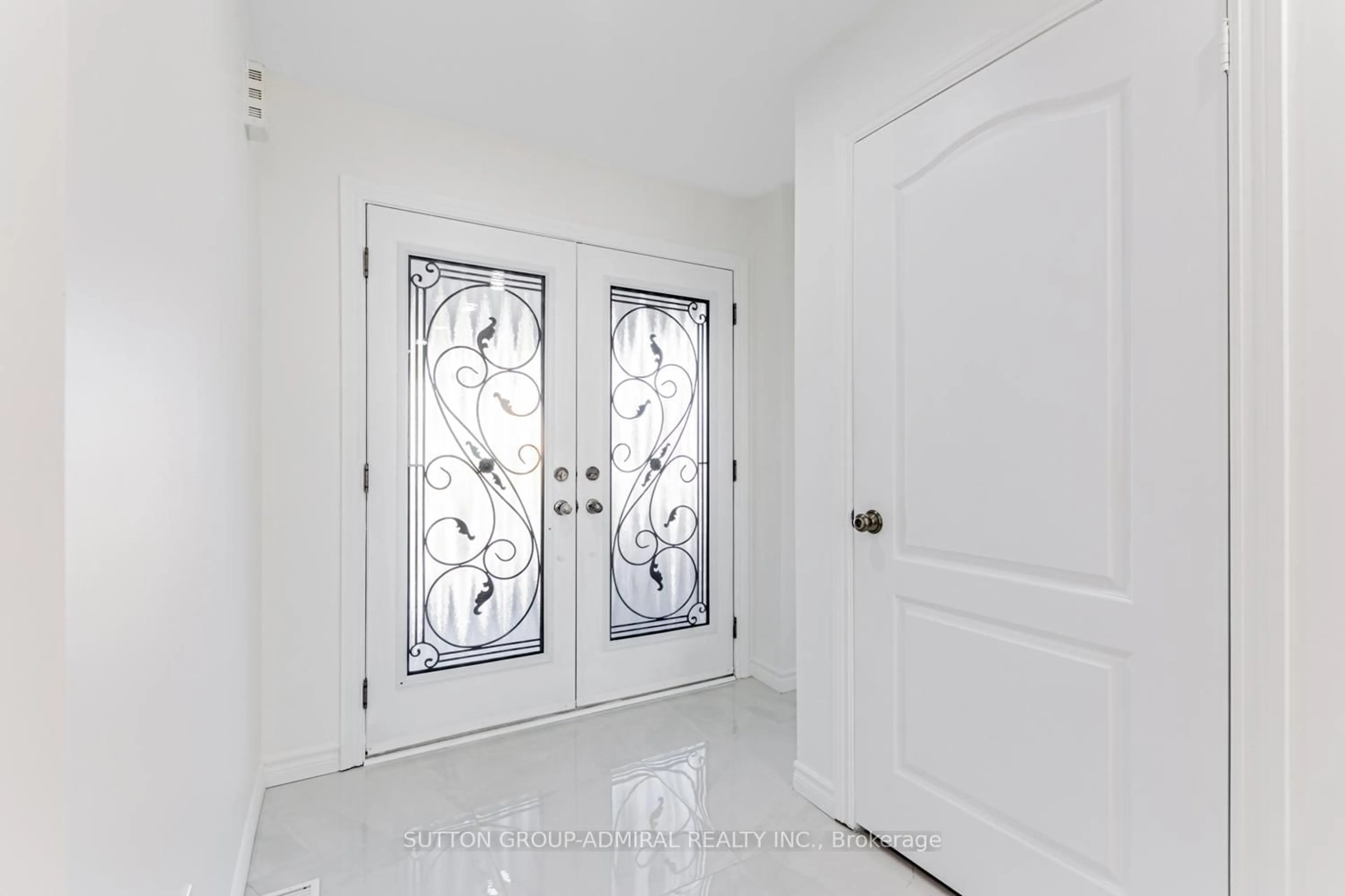 Indoor entryway for 105 Prairie Dunes Pl, Vaughan Ontario L4K 2E4