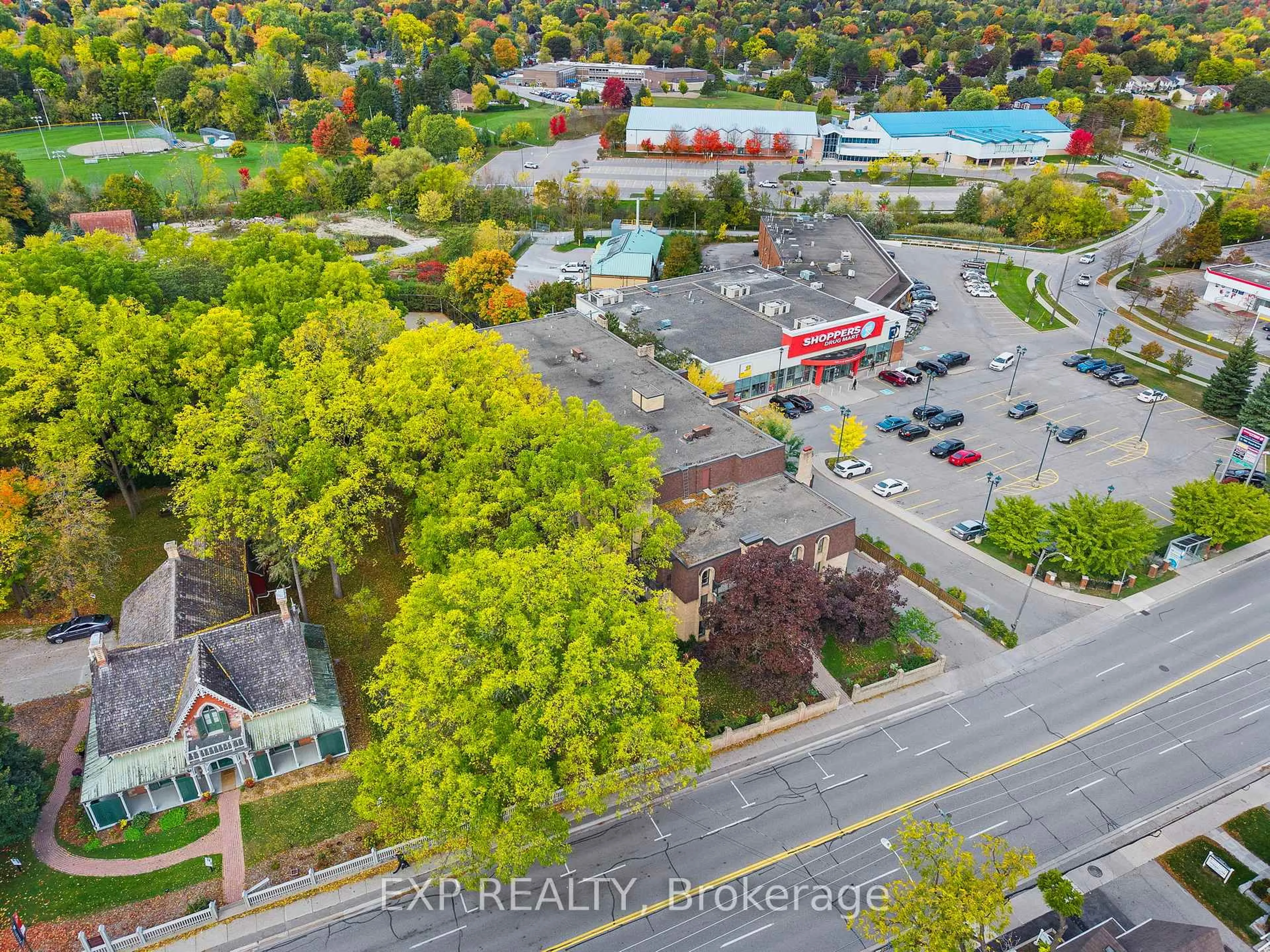 A pic from outside/outdoor area/front of a property/back of a property/a pic from drone, street for 15390 Yonge St #203, Aurora Ontario L4G 1N8