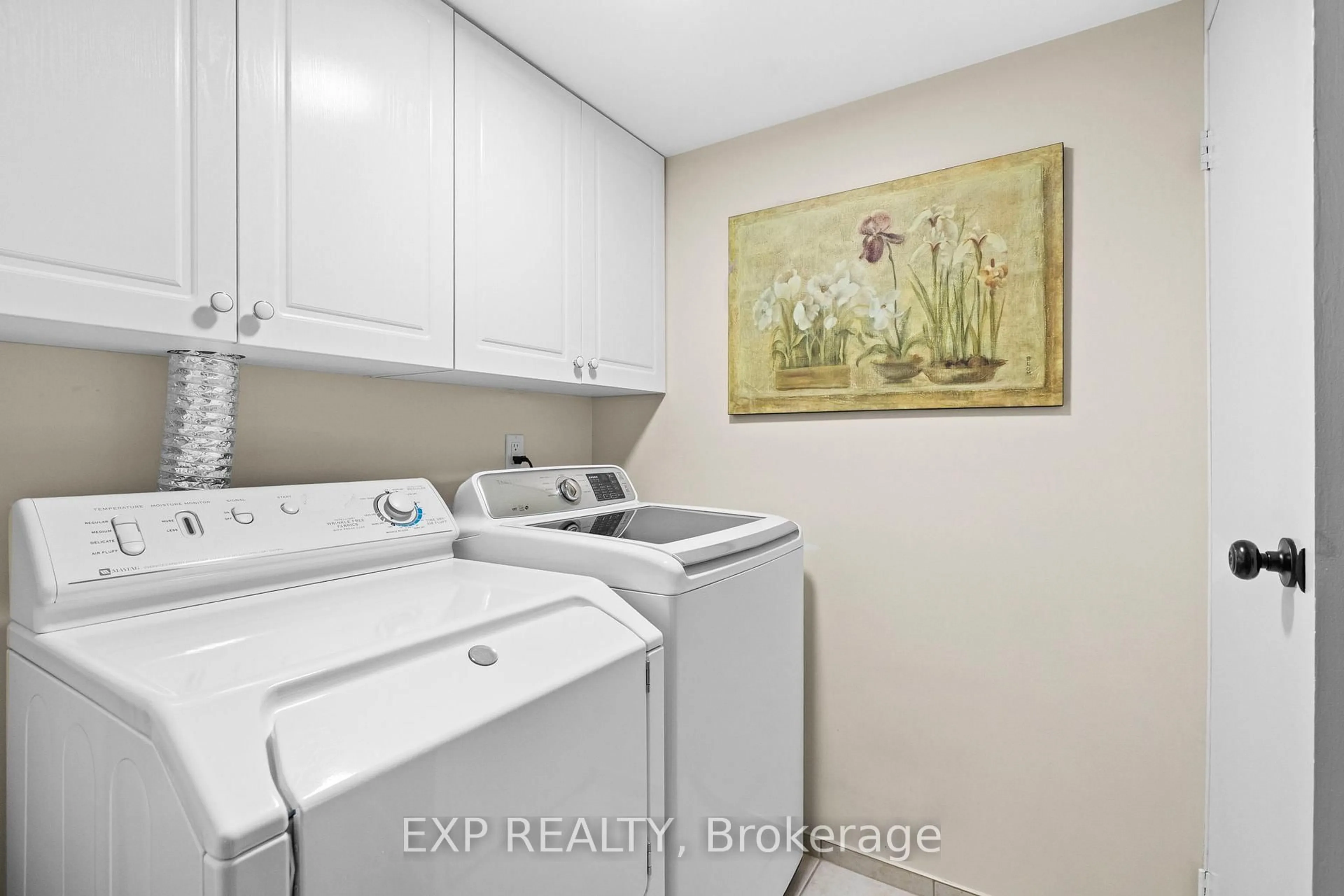 Laundry room for 15390 Yonge St #203, Aurora Ontario L4G 1N8