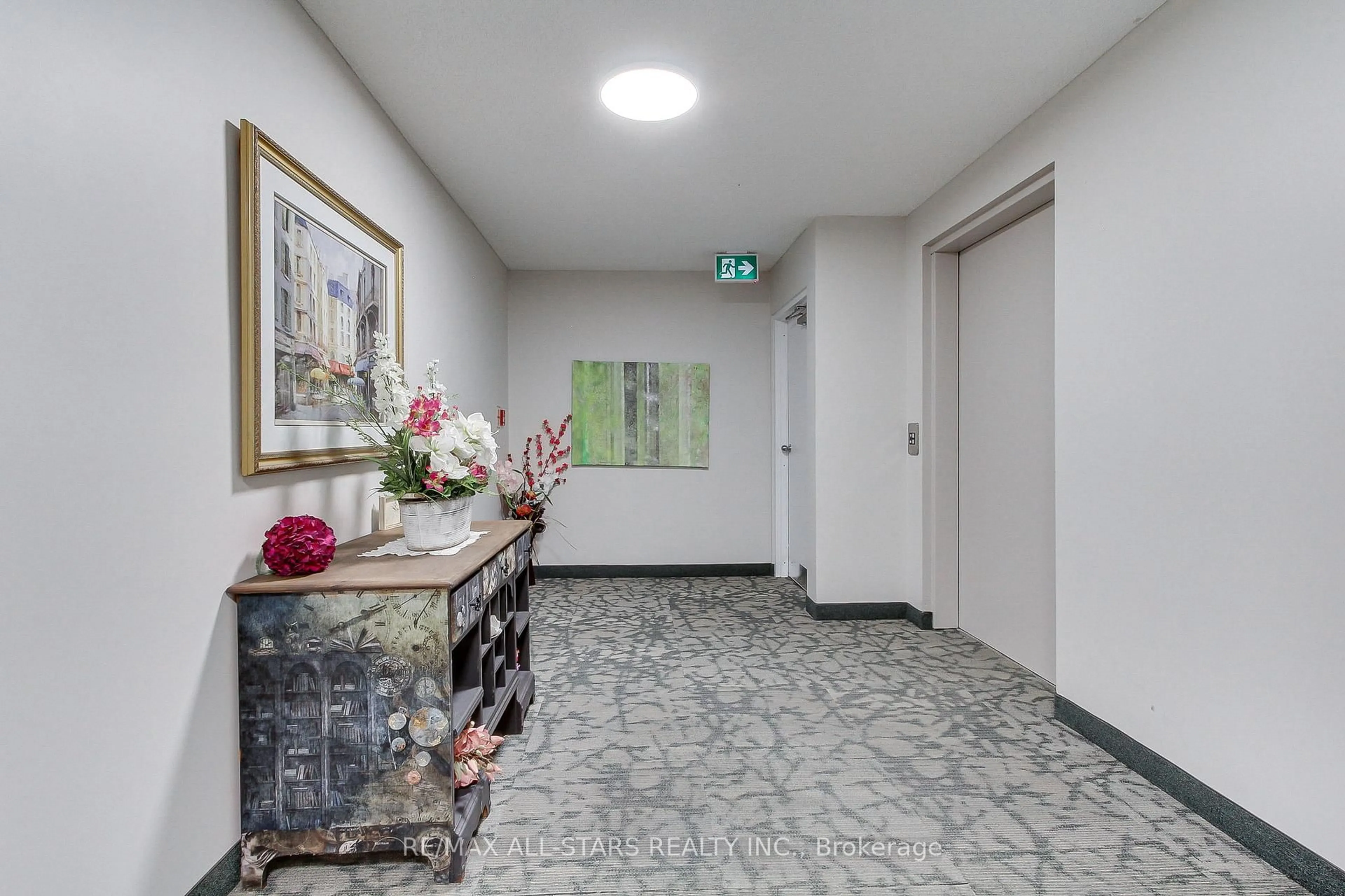 Indoor foyer for 41 Ash St #103, Uxbridge Ontario L9P 1E2