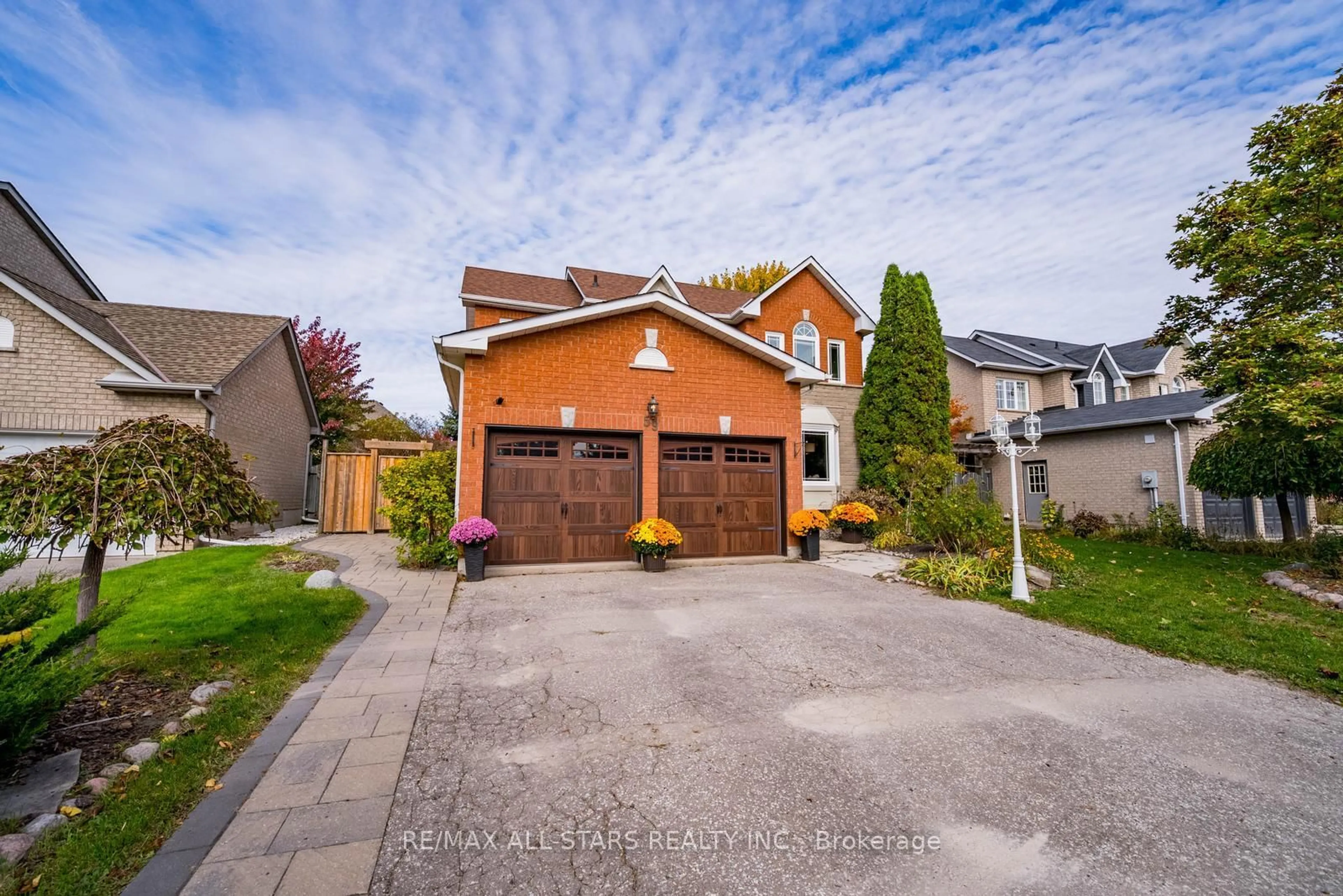 Home with brick exterior material, street for 59 Barton Lane, Uxbridge Ontario L9P 1V3