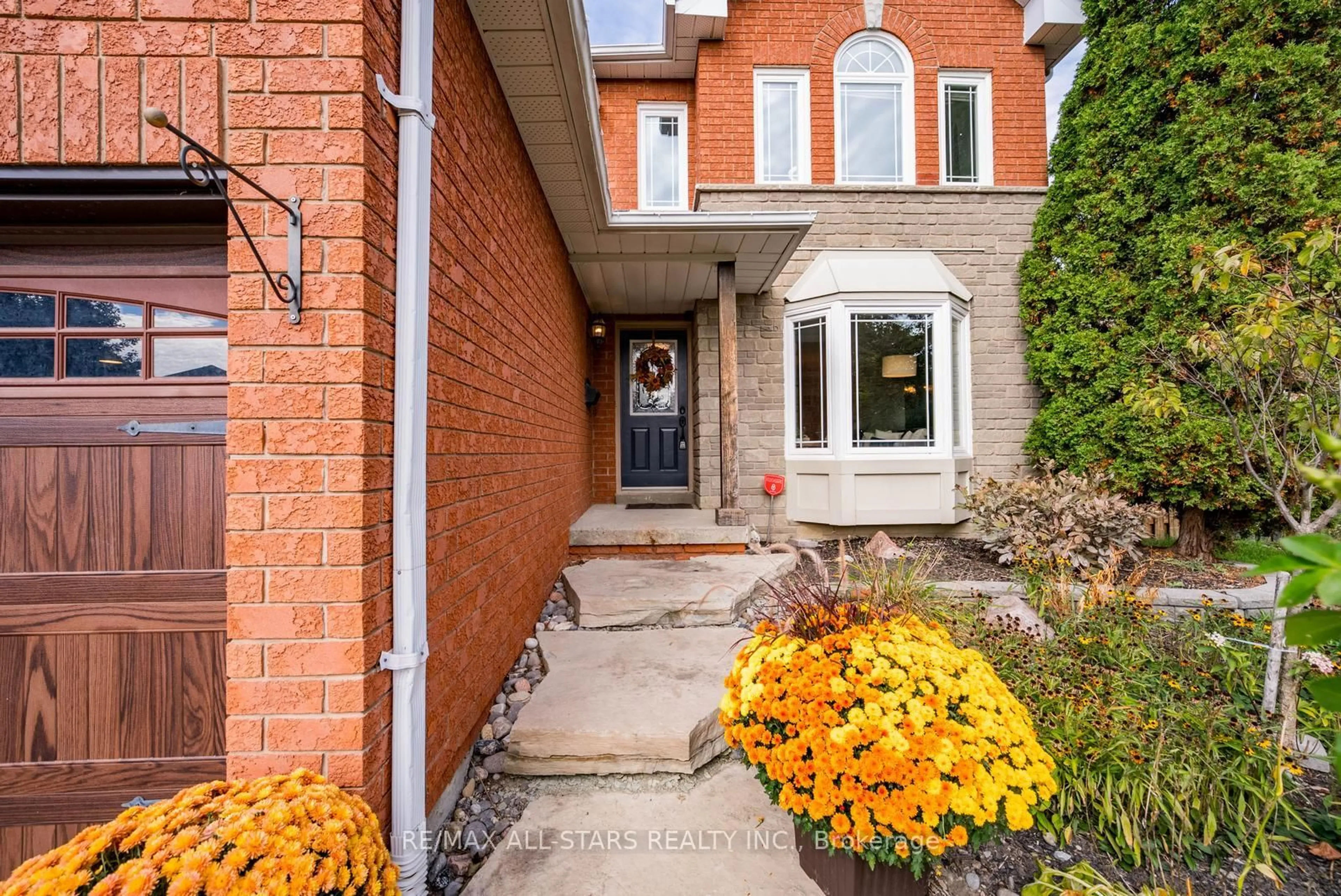 Home with brick exterior material, street for 59 Barton Lane, Uxbridge Ontario L9P 1V3