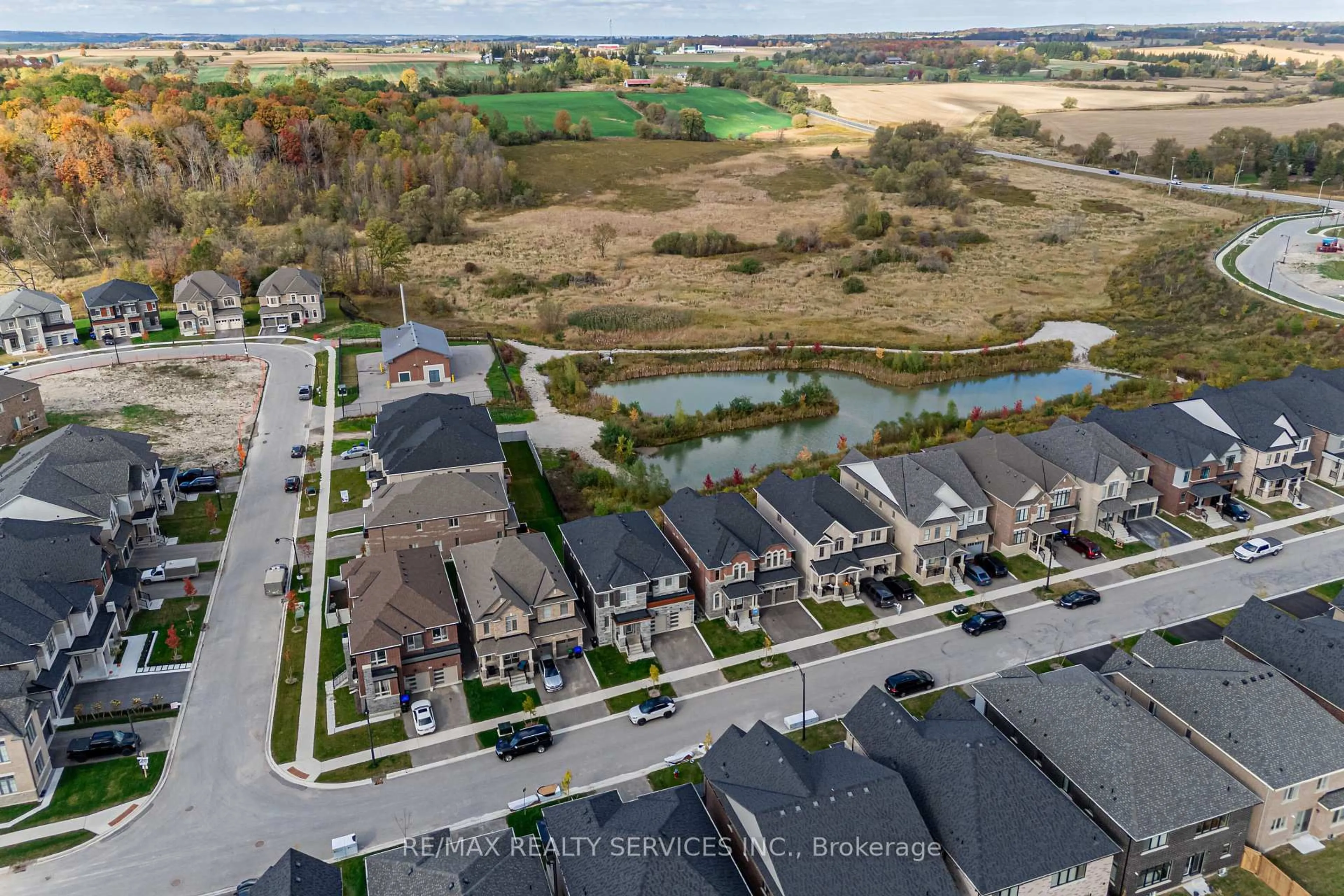 A pic from outside/outdoor area/front of a property/back of a property/a pic from drone, water/lake/river/ocean view for 52 Plank Rd, Bradford West Gwillimbury Ontario L3Z 4N3