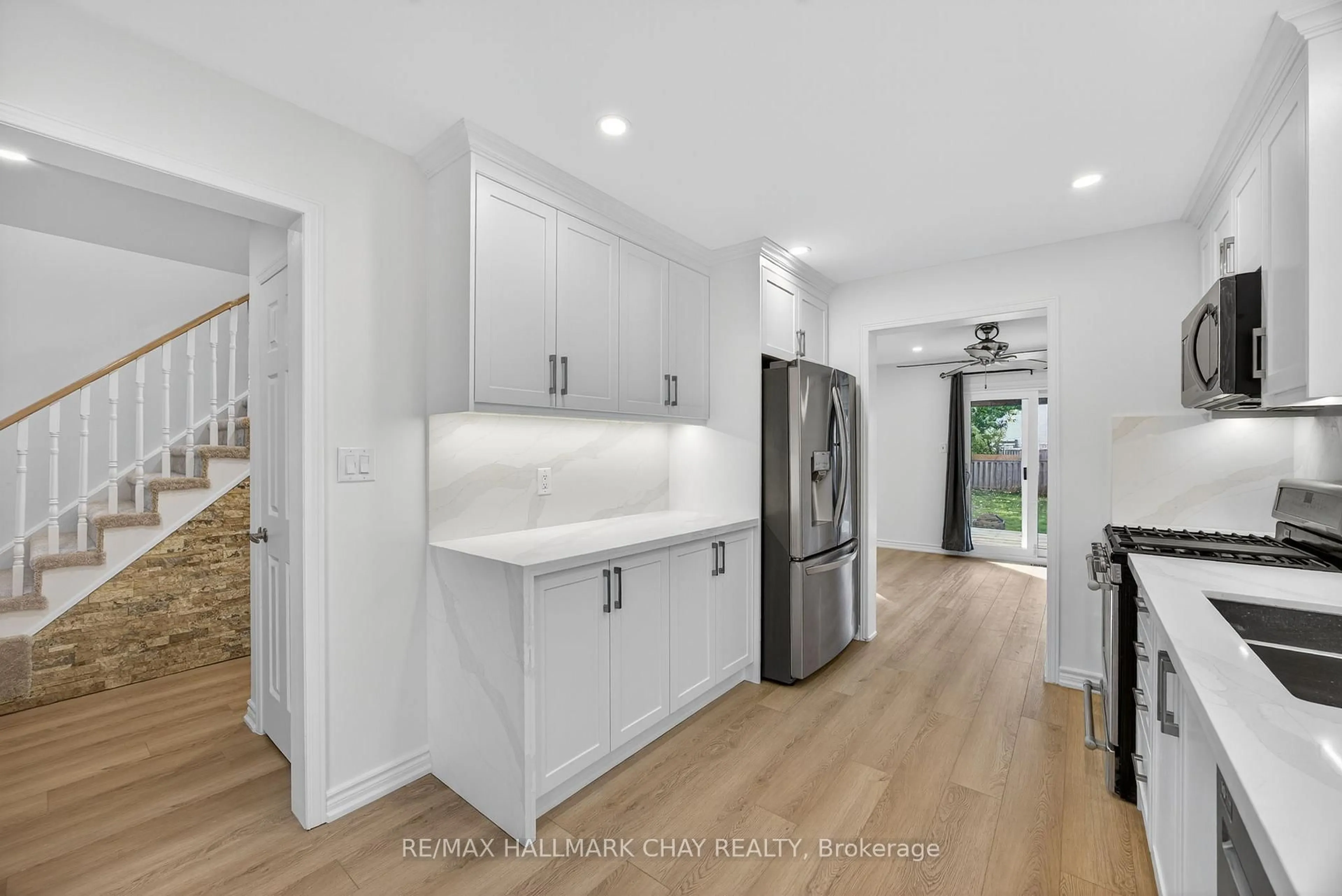 Open concept kitchen, unknown for 714 Candaras St, Innisfil Ontario L9S 2G9