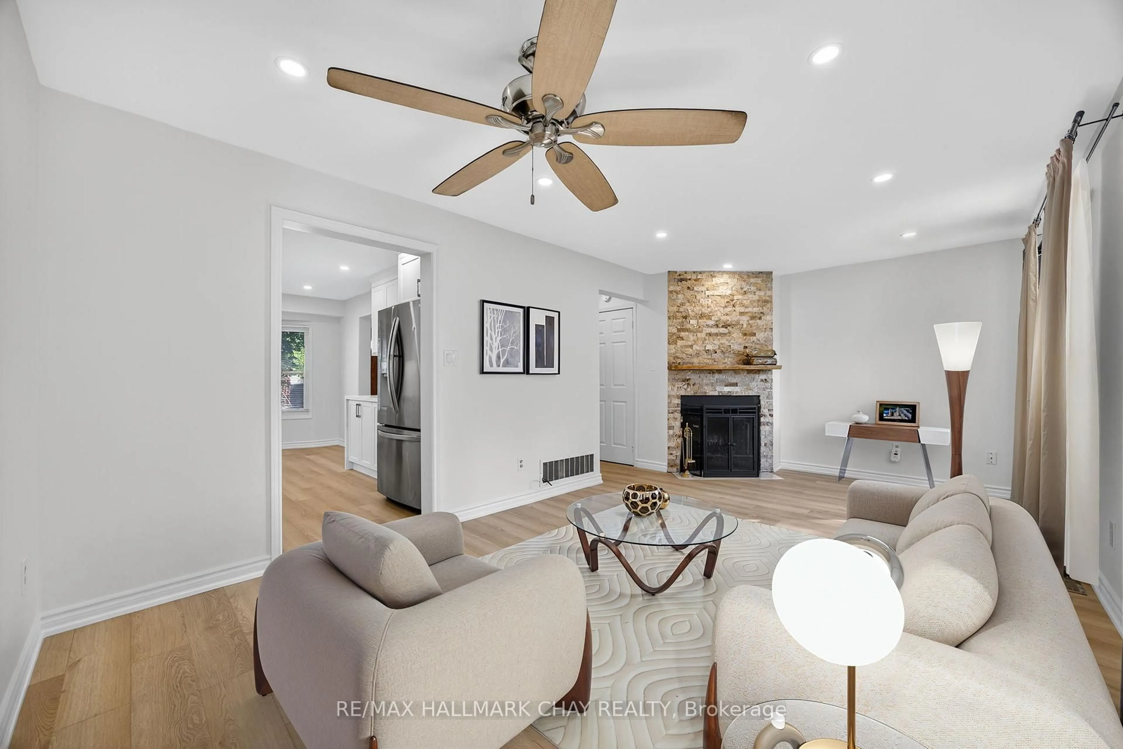 Living room with furniture, unknown for 714 Candaras St, Innisfil Ontario L9S 2G9