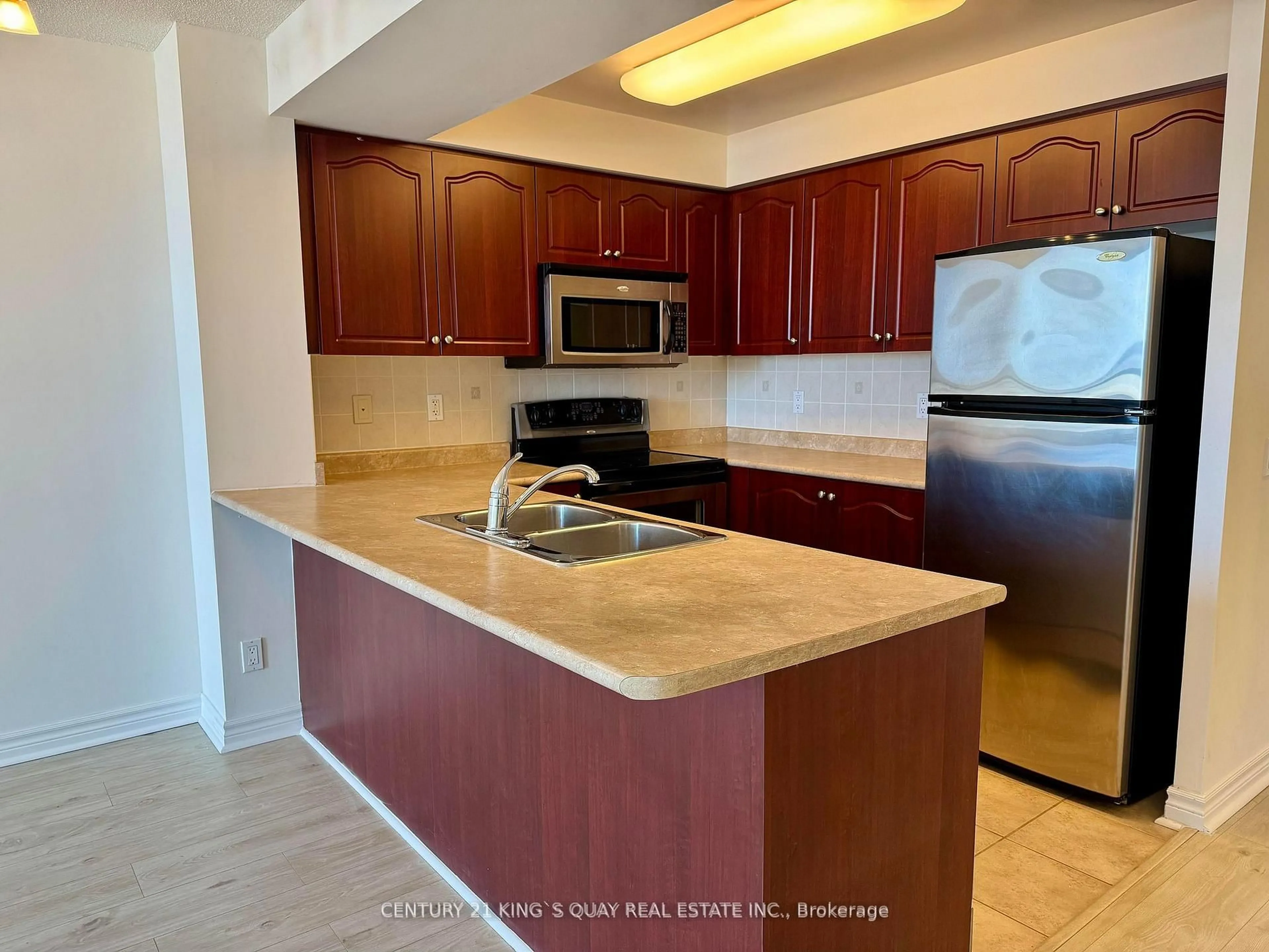 Standard kitchen, unknown for 330 Red Maple Rd #1008, Richmond Hill Ontario L4C 0T6