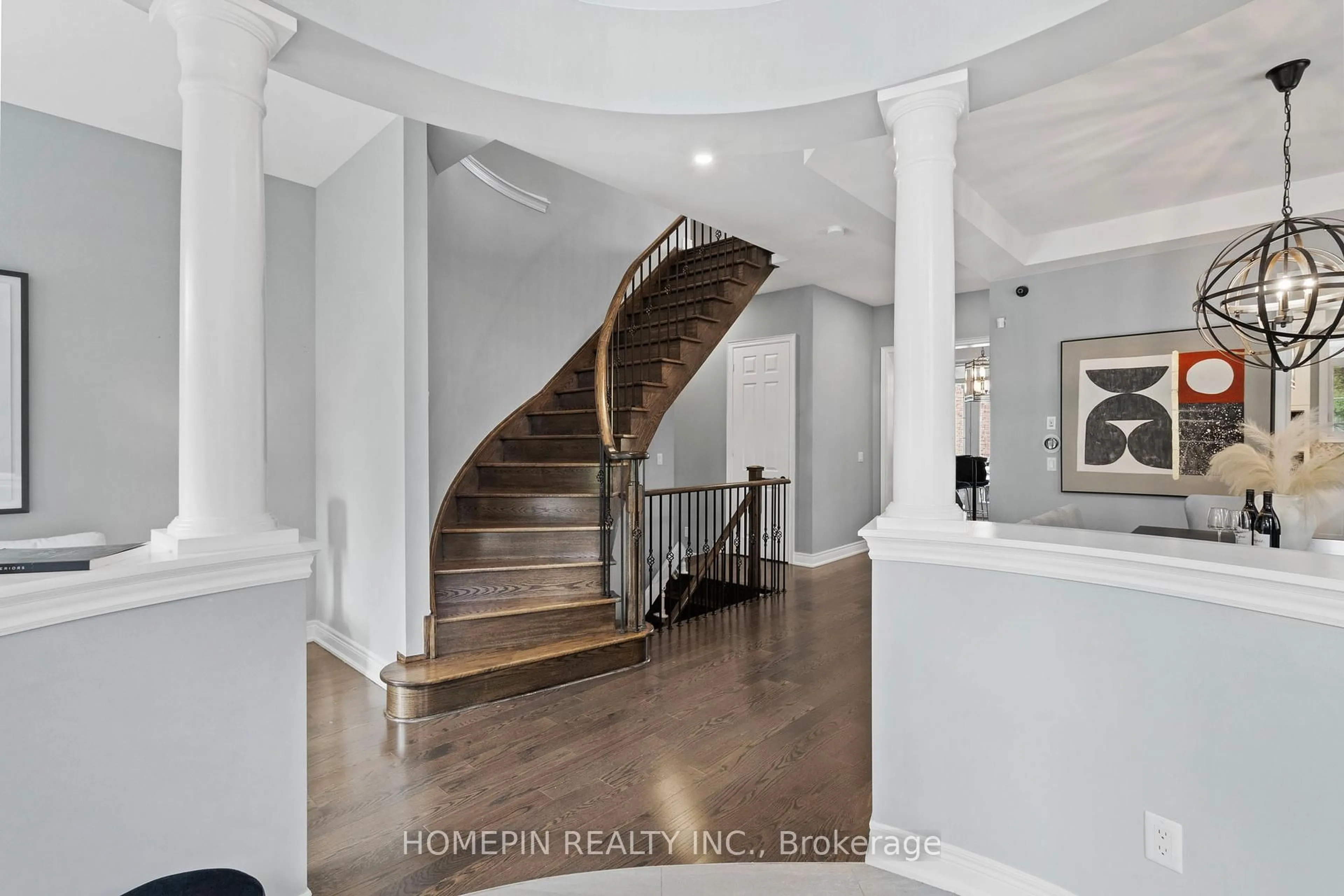 Indoor foyer for 201 Gar Lehman Ave, Whitchurch-Stouffville Ontario L4A 1V6