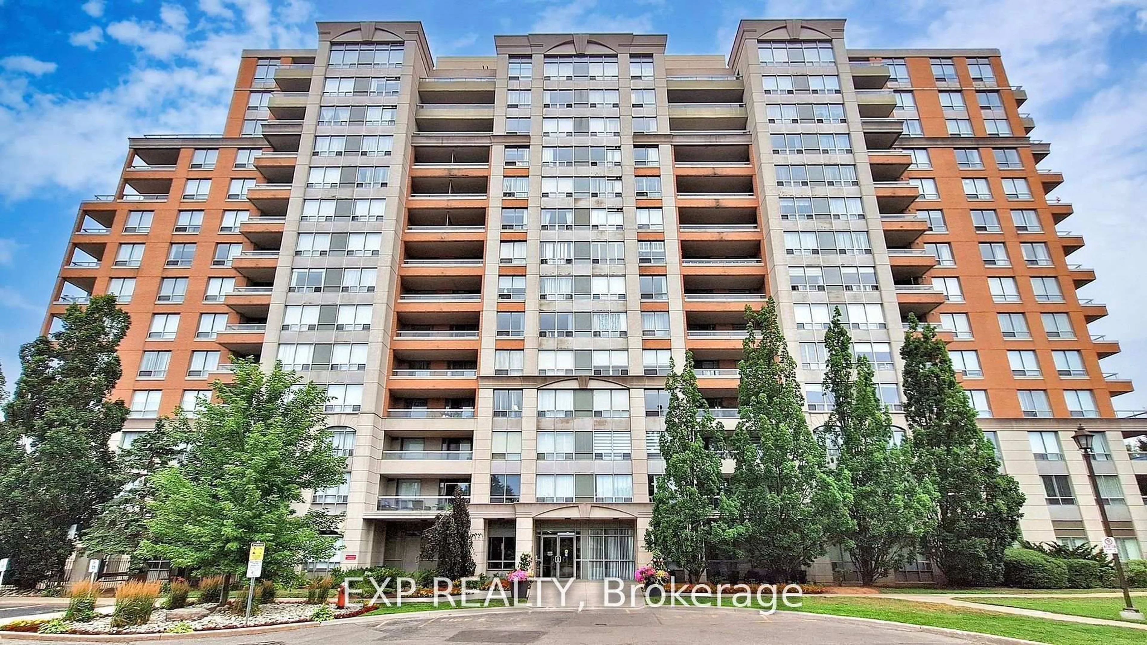 Indoor foyer for 29 Northern Hts Dr #PH6, Richmond Hill Ontario L4B 4L8