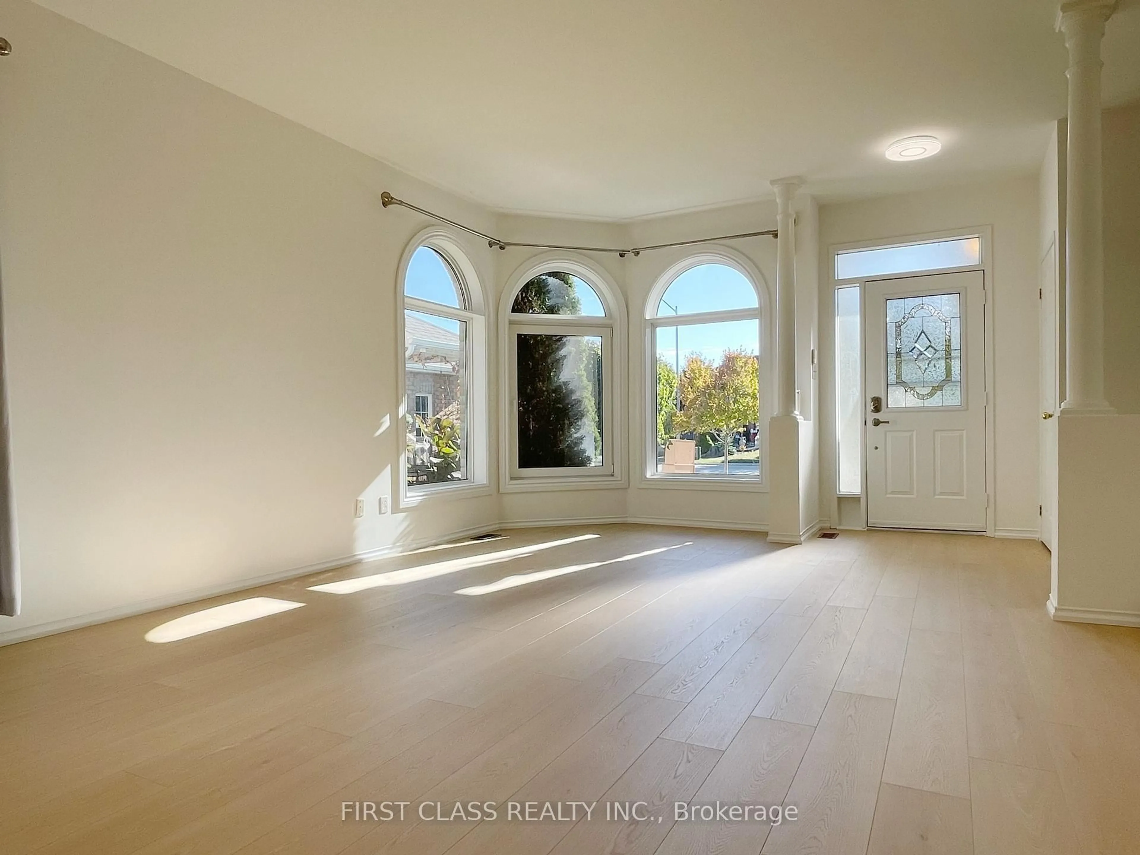 Indoor entryway for 1905 Webster Blvd, Innisfil Ontario L9S 2A6