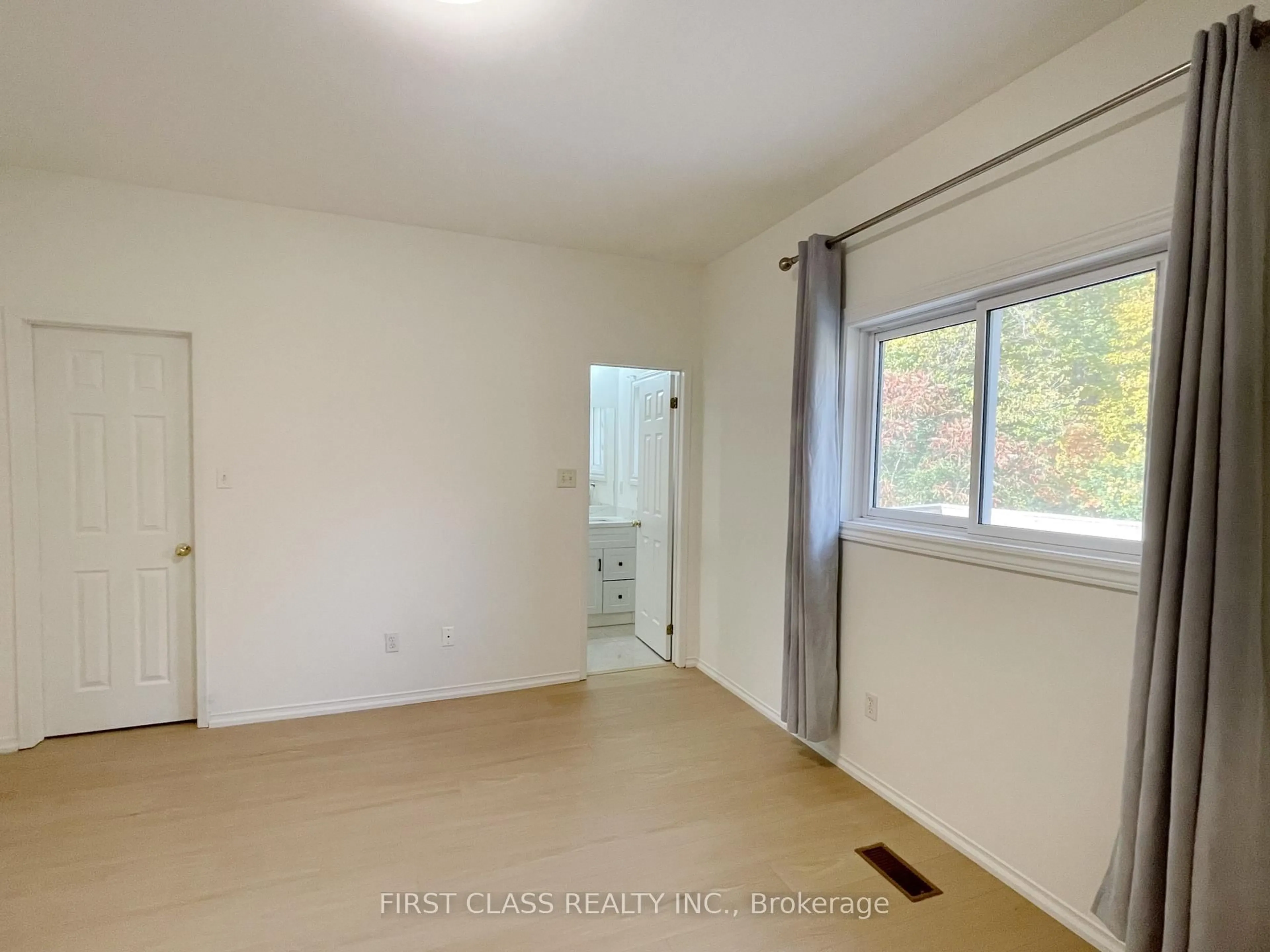 A pic of a room for 1905 Webster Blvd, Innisfil Ontario L9S 2A6