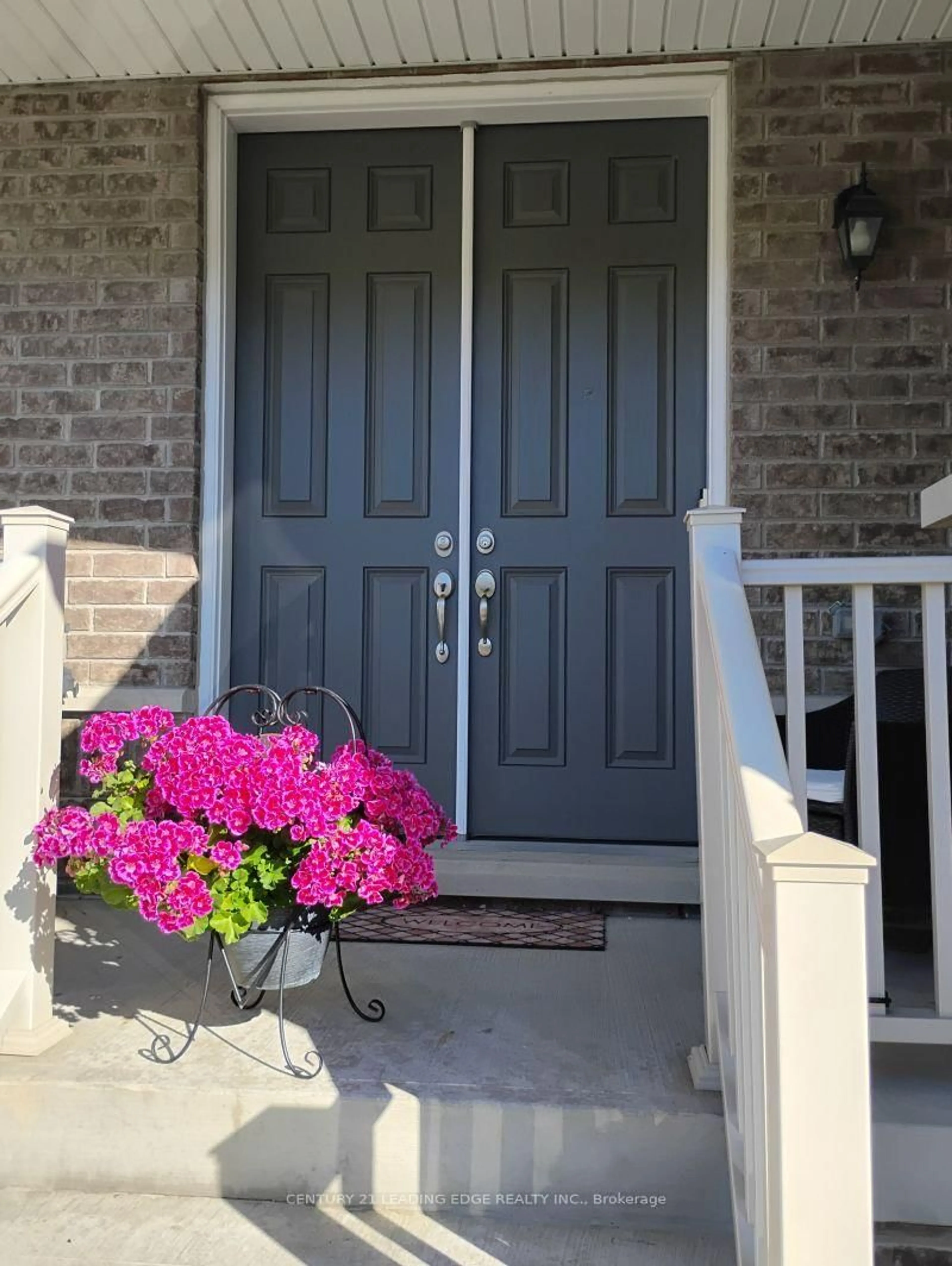 Indoor entryway for 845 Langford Blvd, Bradford West Gwillimbury Ontario L3Z 2A4