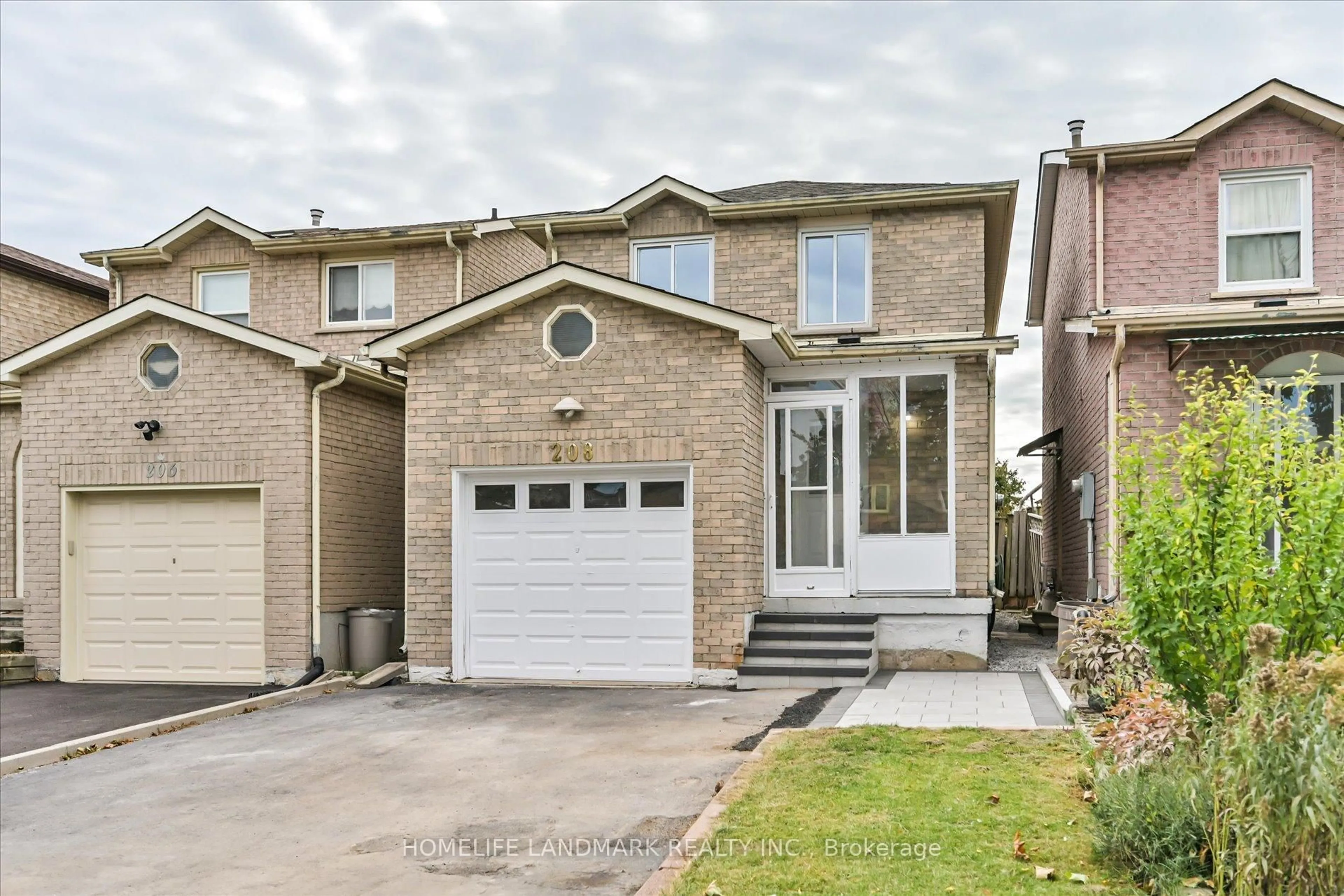 Home with brick exterior material, street for 208 Woodhall Rd, Markham Ontario L3S 1N3
