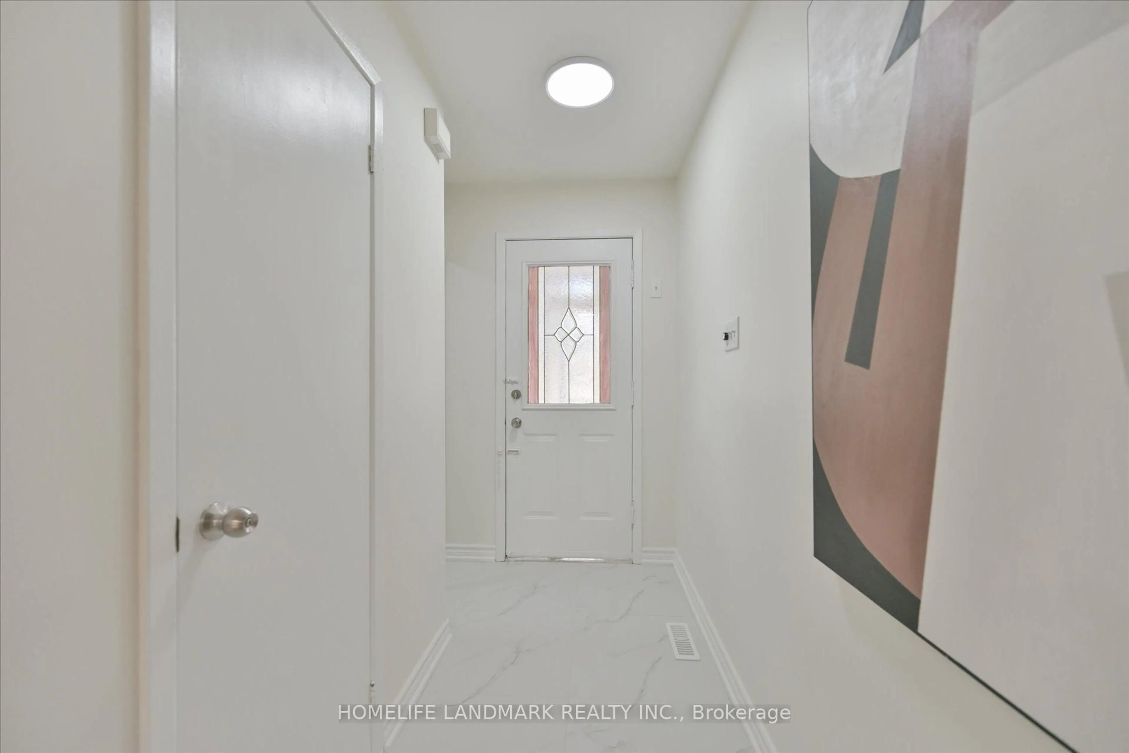 Indoor entryway for 208 Woodhall Rd, Markham Ontario L3S 1N3