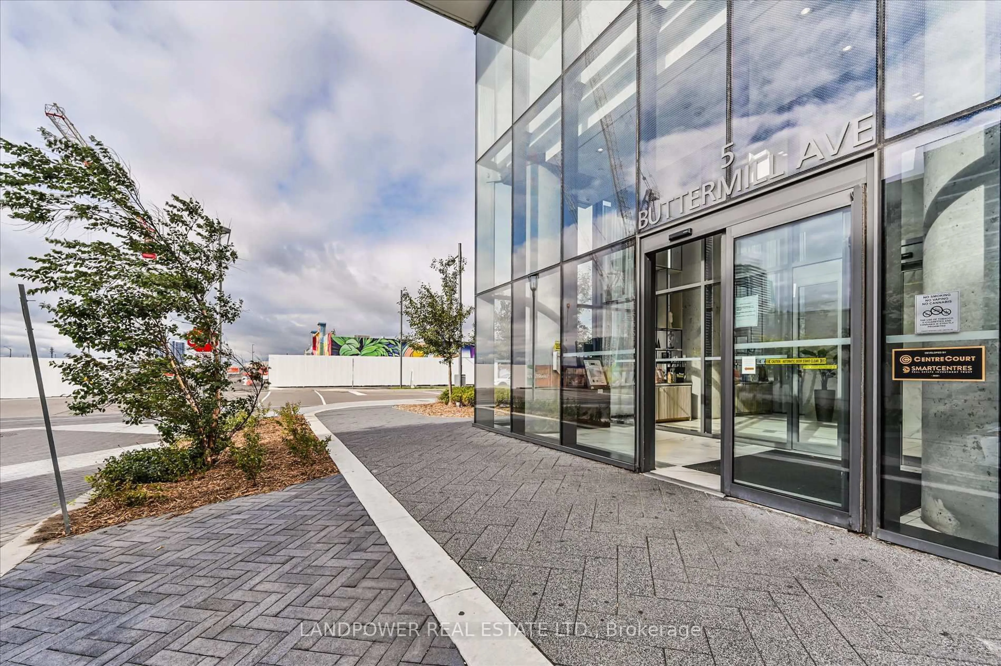Indoor foyer for 5 Buttermill Ave #1602, Vaughan Ontario L4K 0J5