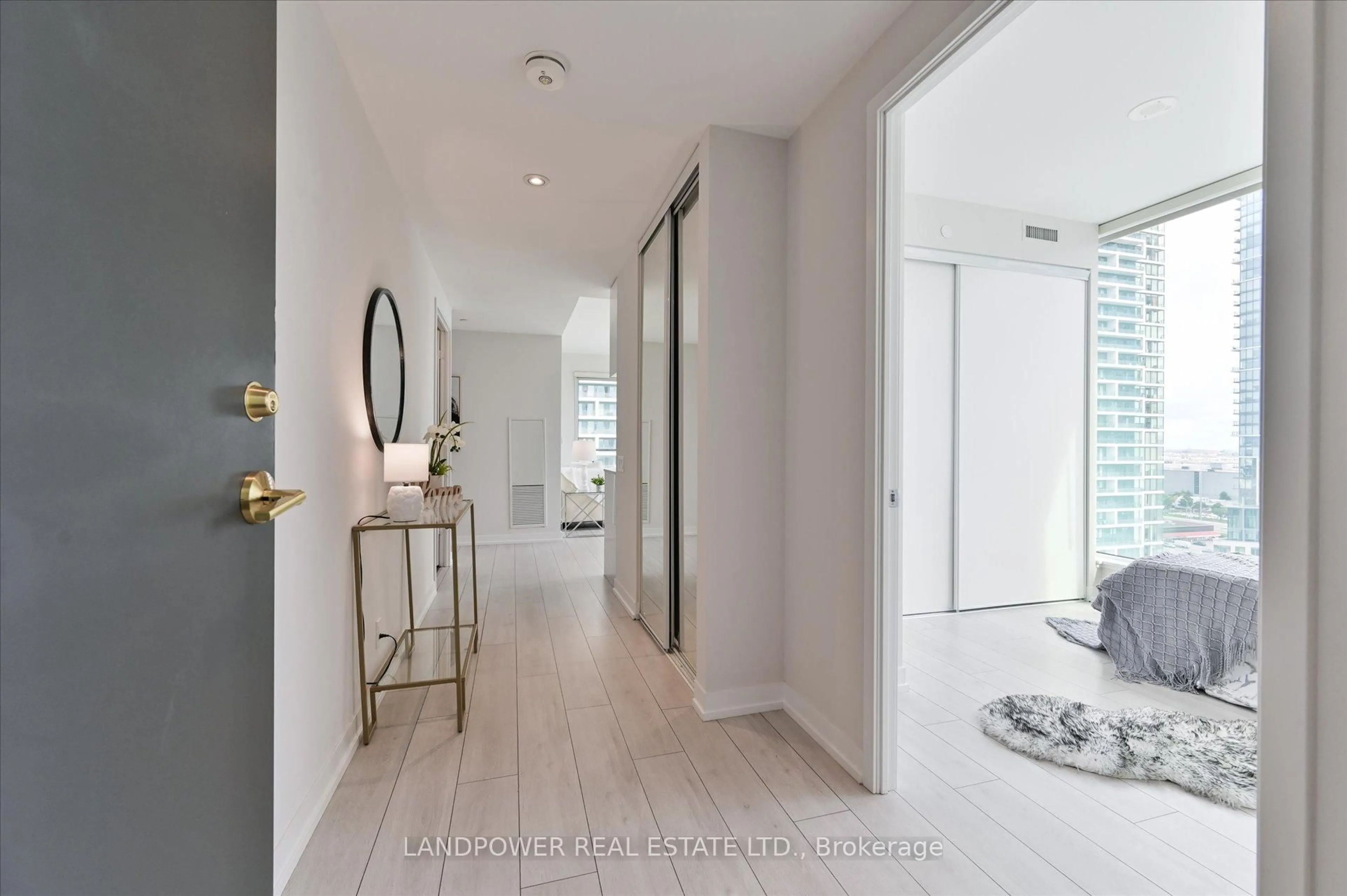 Contemporary bathroom, ceramic/tile floor for 5 Buttermill Ave #1602, Vaughan Ontario L4K 0J5
