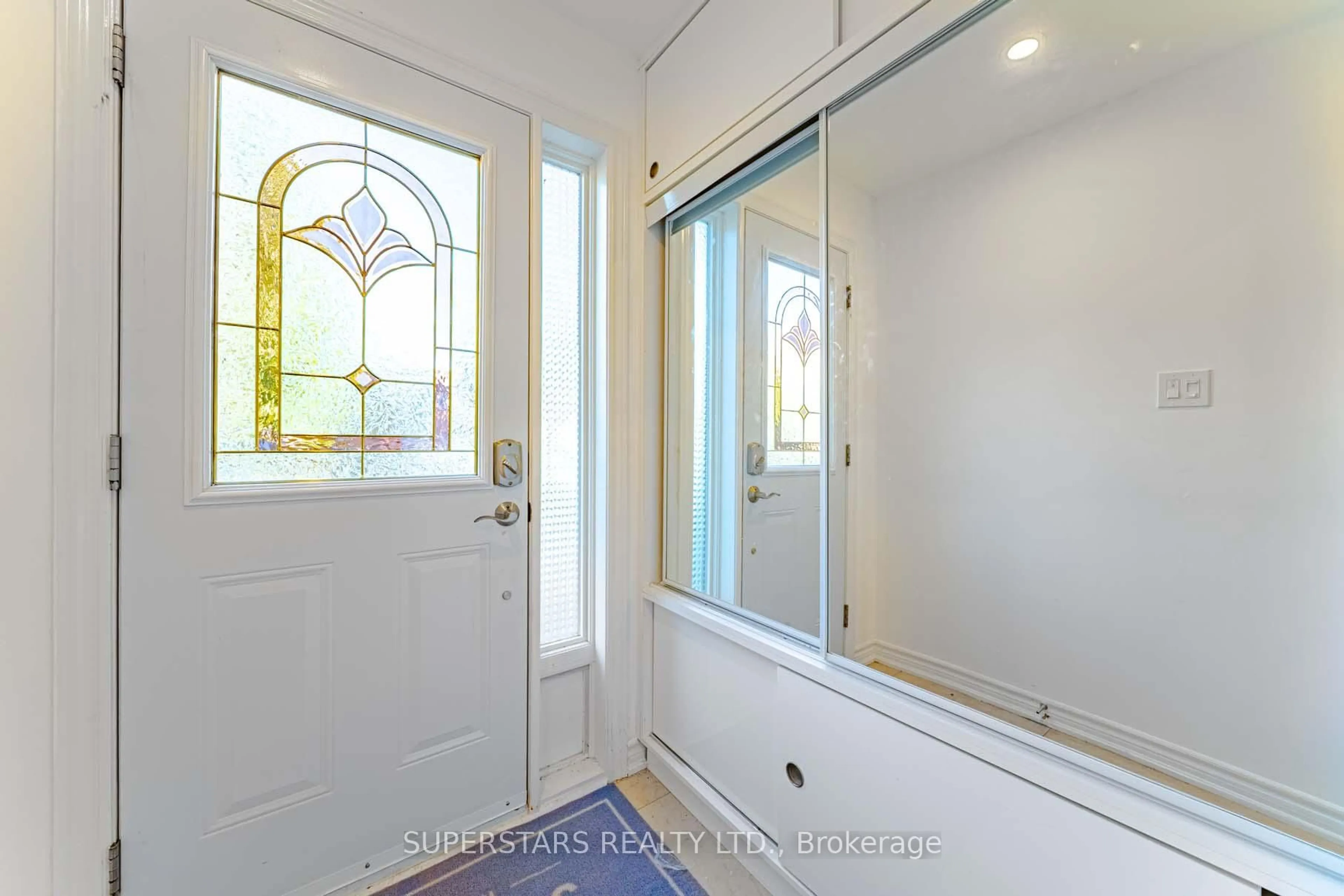 Indoor entryway for 50 Cottonwood Crt, Markham Ontario L3T 5X1