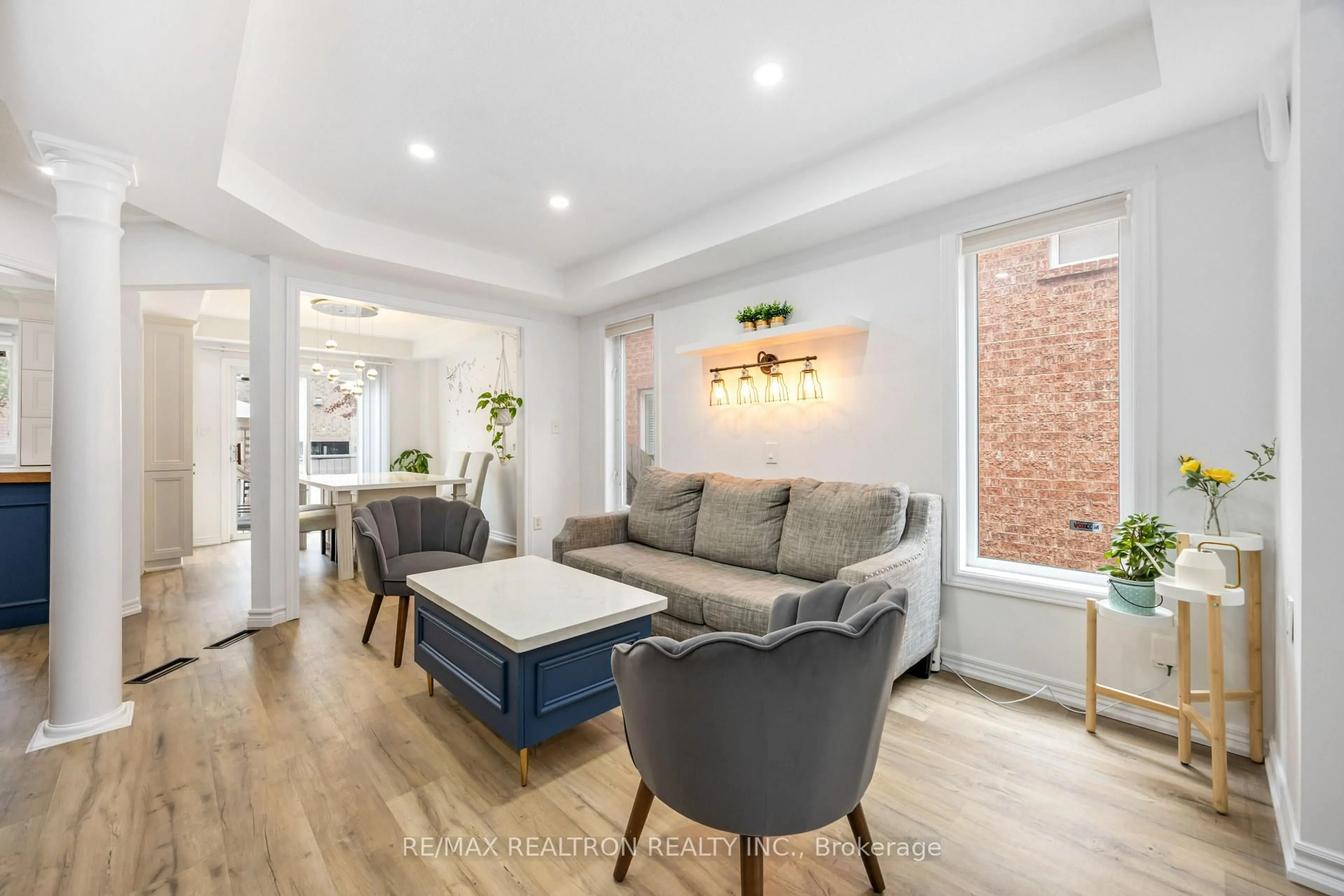 Living room with furniture, unknown for 21 Hacienda Dr, Richmond Hill Ontario L4E 3X1