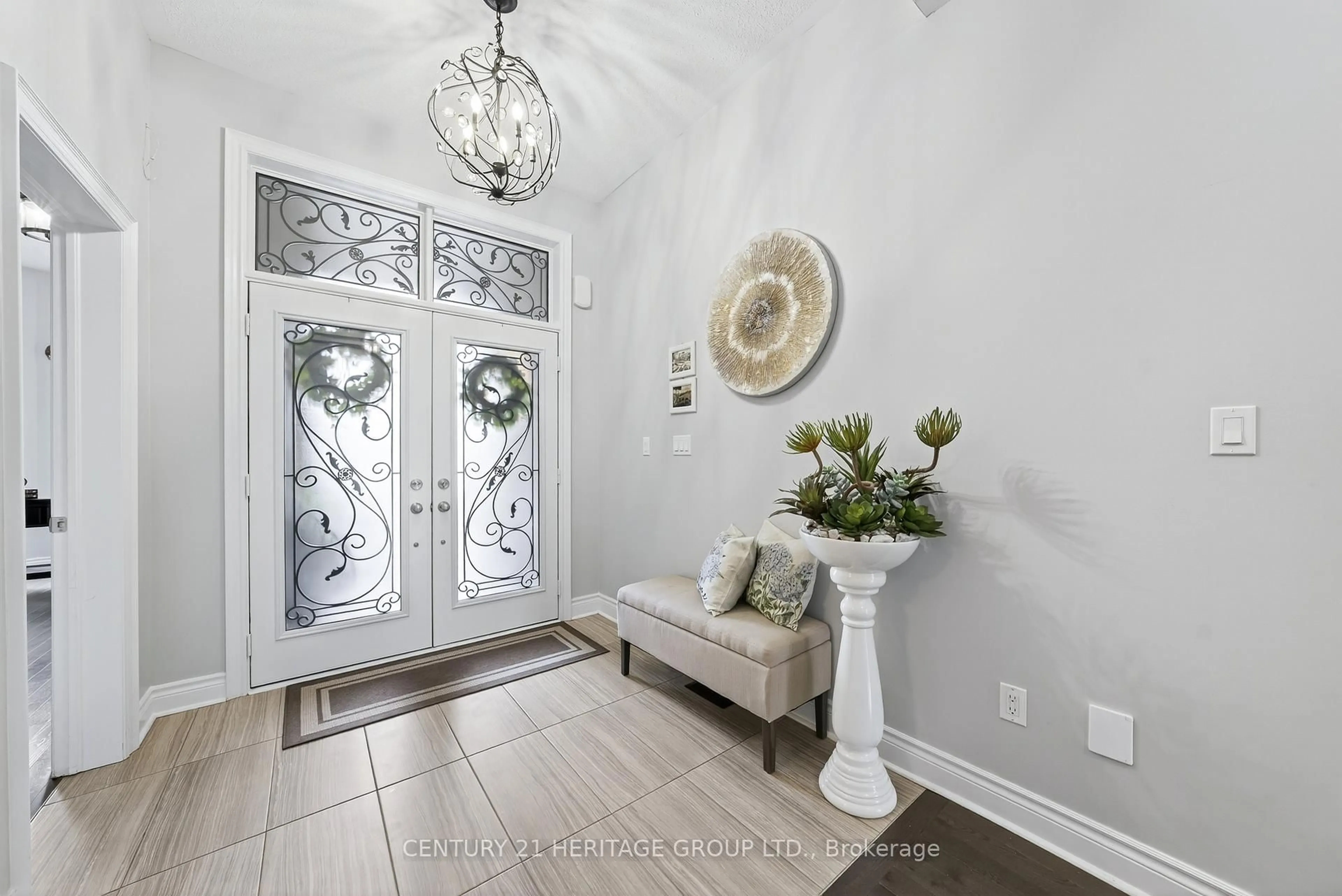 Indoor entryway for 90 Gibson Circ, Bradford West Gwillimbury Ontario L3Z 0W9