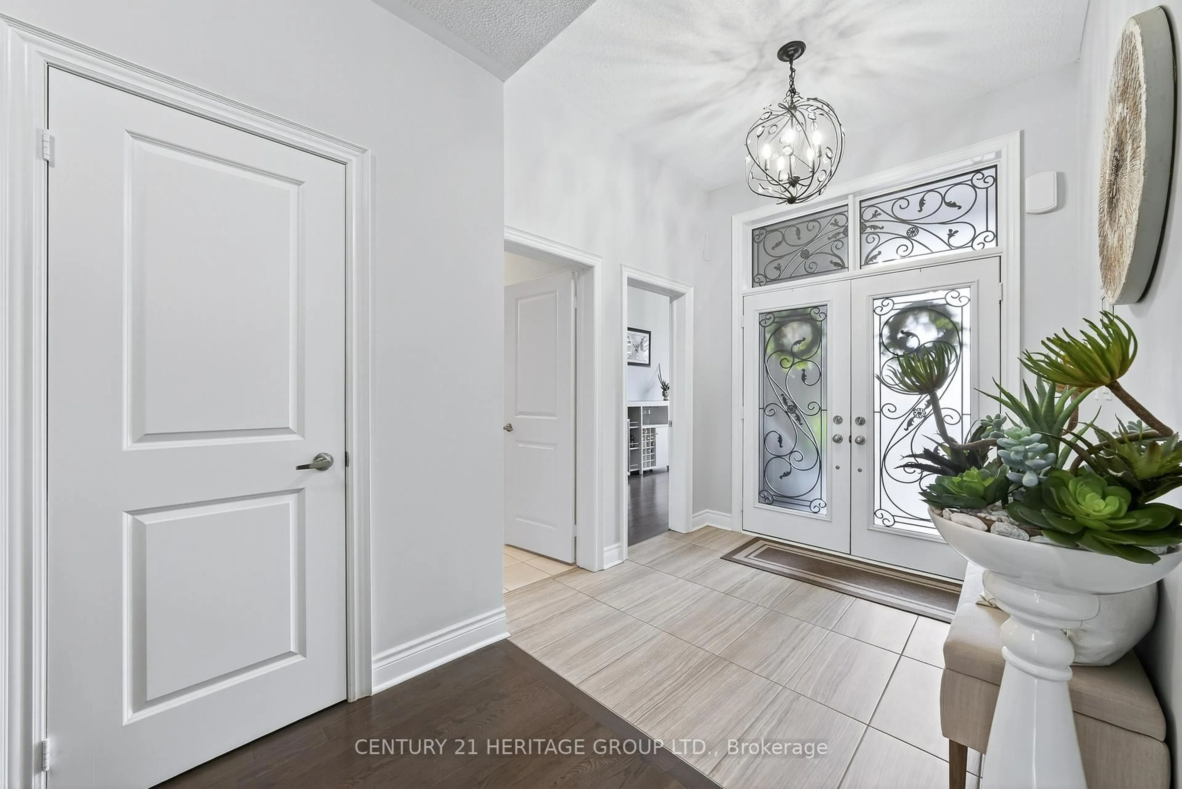 Indoor entryway for 90 Gibson Circ, Bradford West Gwillimbury Ontario L3Z 0W9