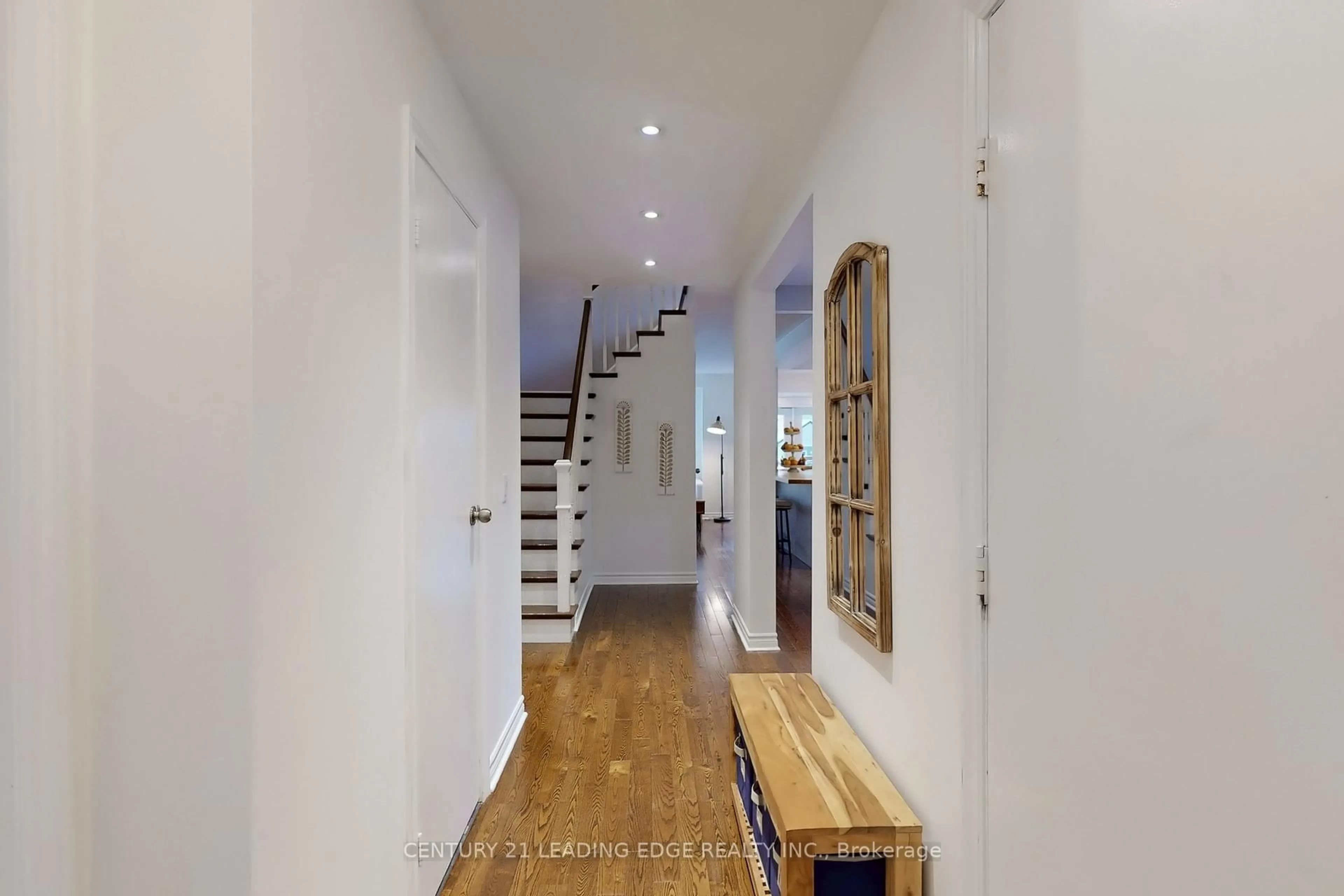 Indoor foyer for 43 Karma Rd, Markham Ontario L3R 4S8