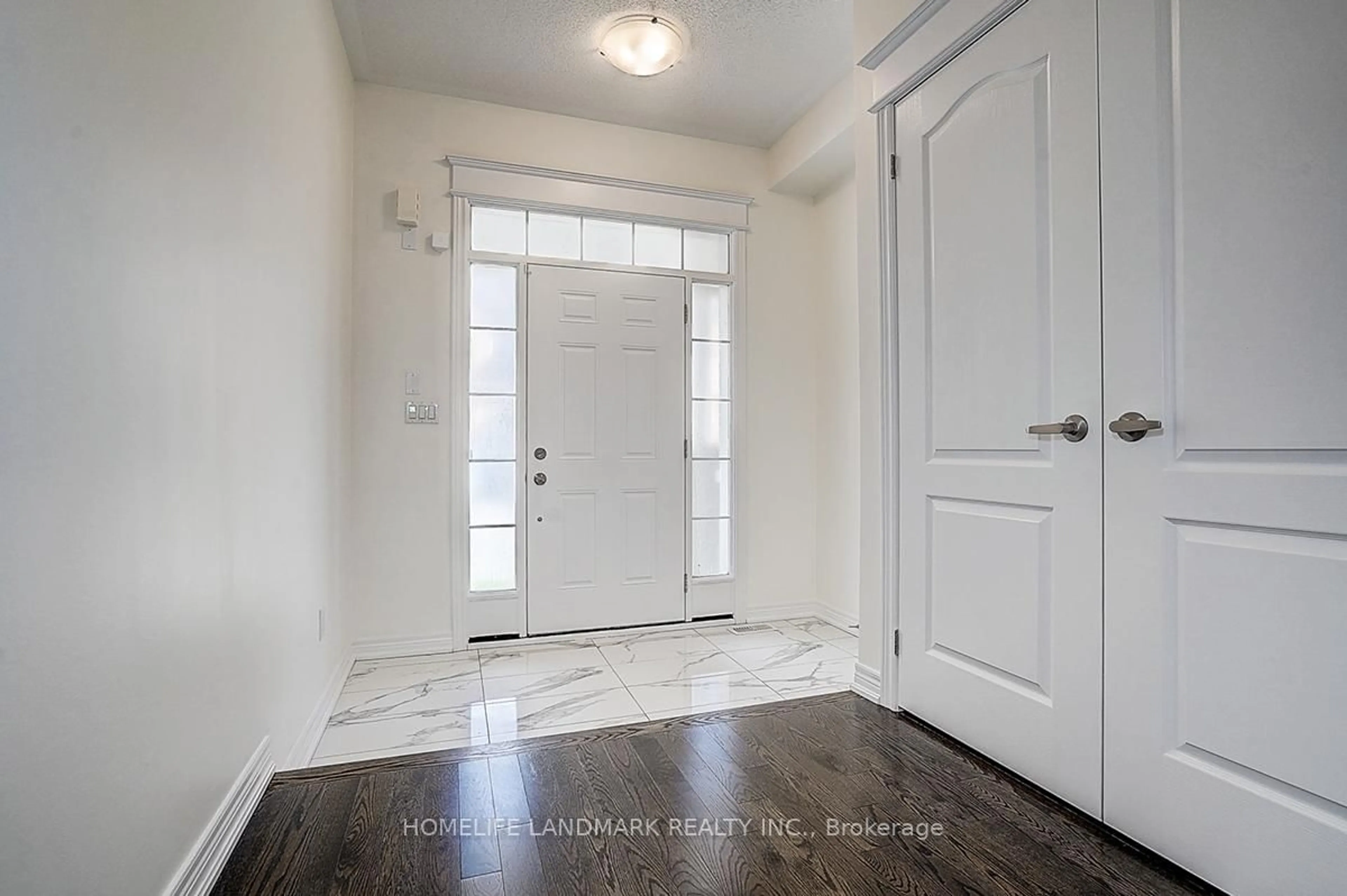 Indoor entryway for 3 Moonseed Lane, Richmond Hill Ontario L4E 1E7