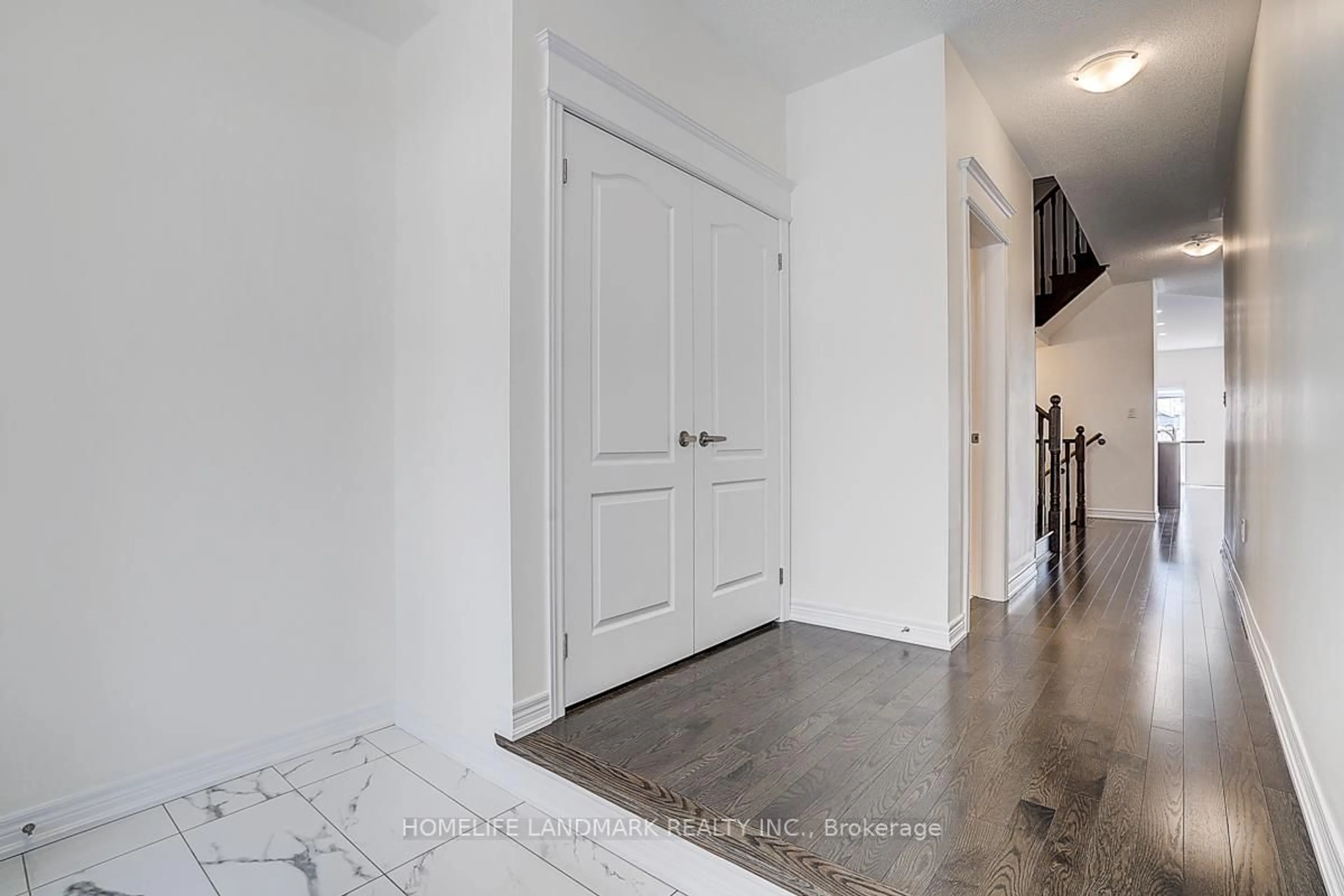 Indoor entryway for 3 Moonseed Lane, Richmond Hill Ontario L4E 1E7