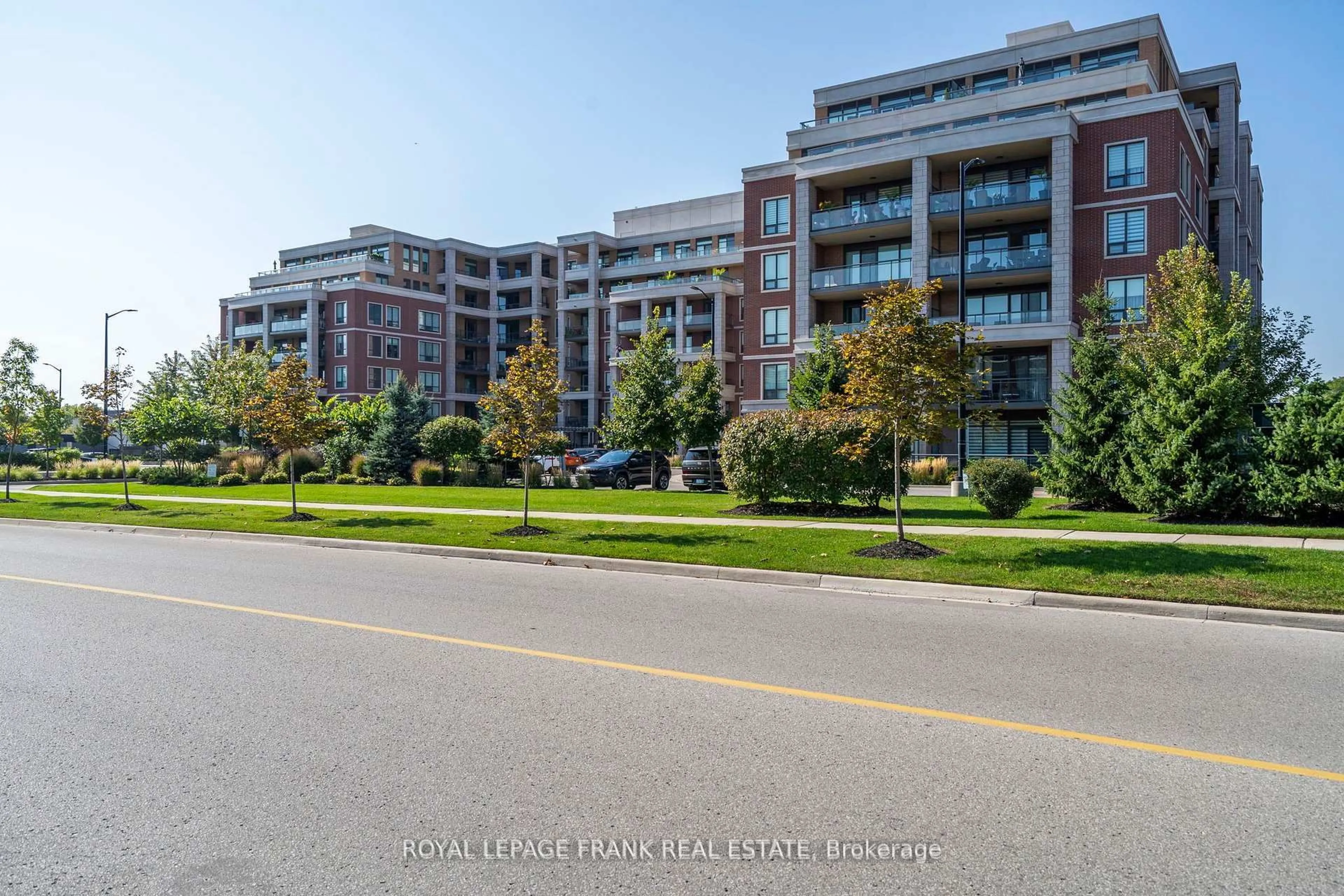 A pic from outside/outdoor area/front of a property/back of a property/a pic from drone, street for 25 Baker Hill Blvd #712, Whitchurch-Stouffville Ontario L4A 4R5