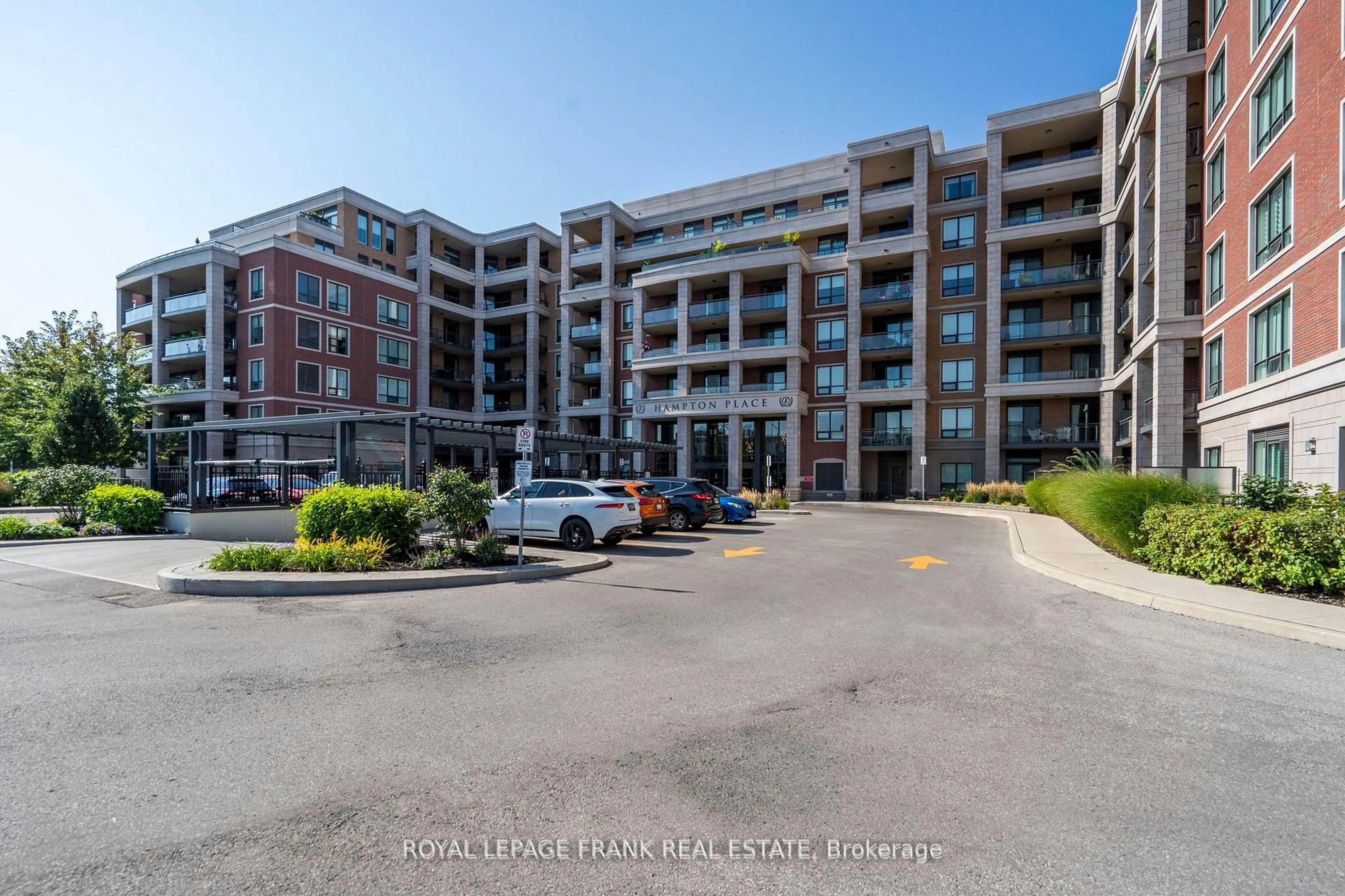 A pic from outside/outdoor area/front of a property/back of a property/a pic from drone, street for 25 Baker Hill Blvd #712, Whitchurch-Stouffville Ontario L4A 4R5
