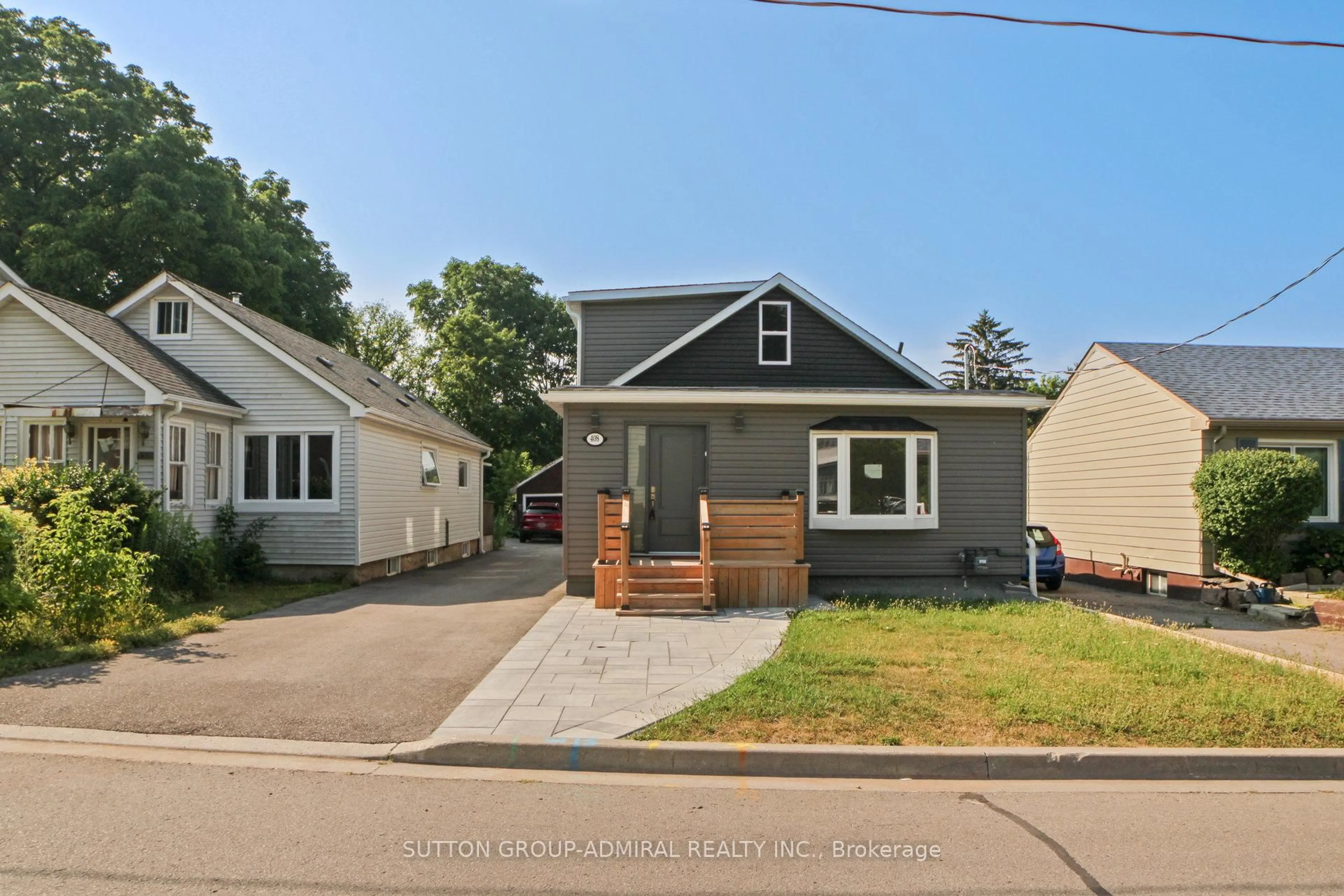 Home with vinyl exterior material, street for 408 Andrew St, Newmarket Ontario L3Y 1H4