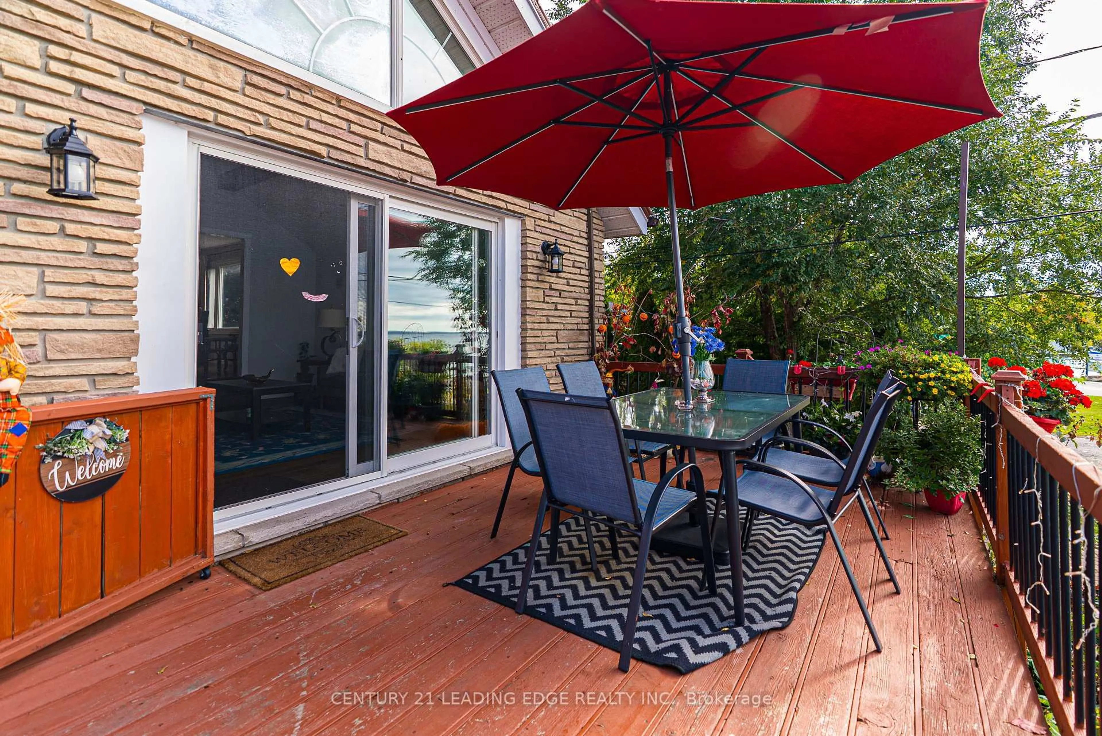 Patio, street for 55 Lake Dr, Georgina Ontario L4P 1A5