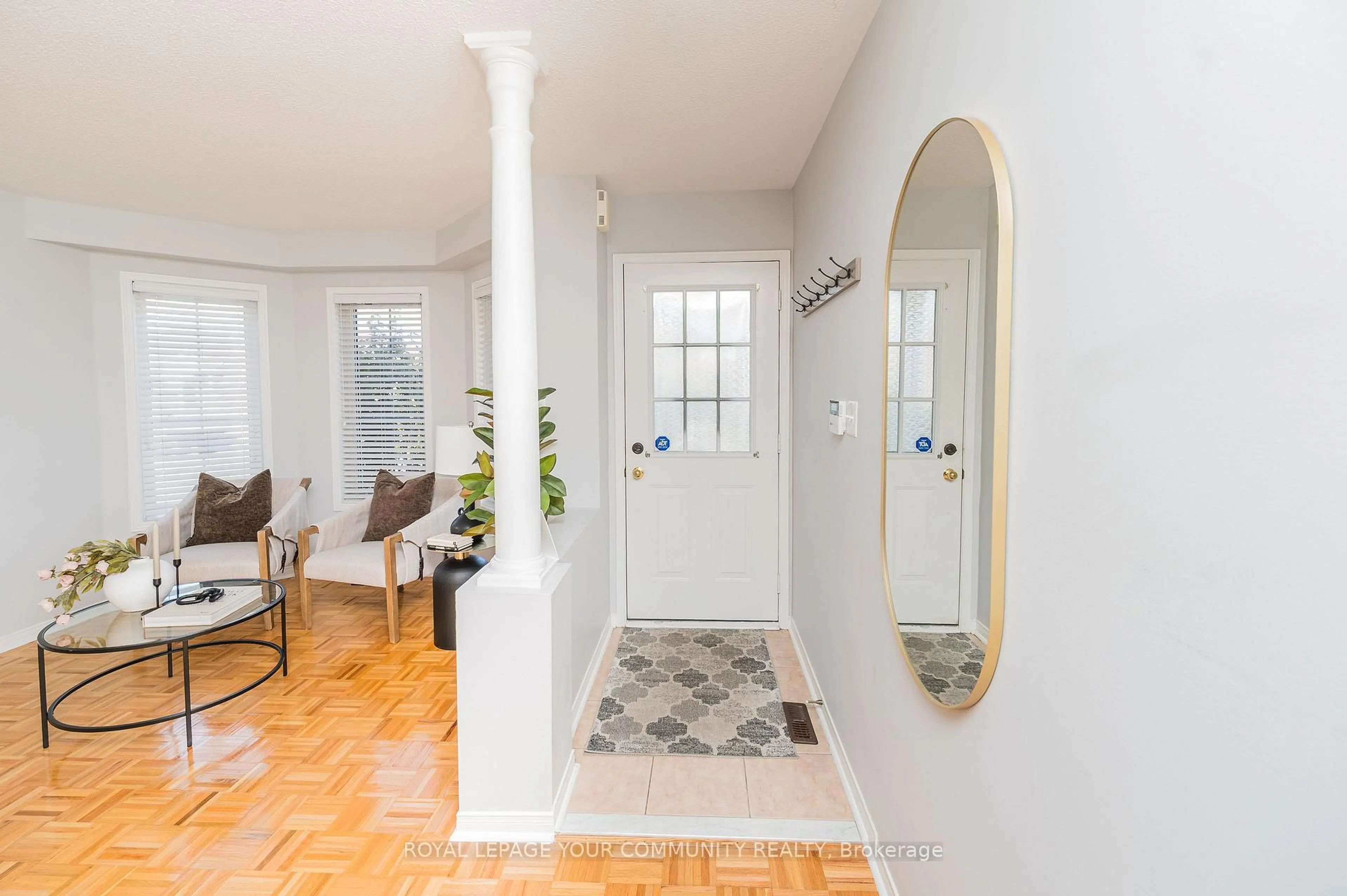 Indoor entryway for 142 Blackthorn Dr, Vaughan Ontario L6A 3N2
