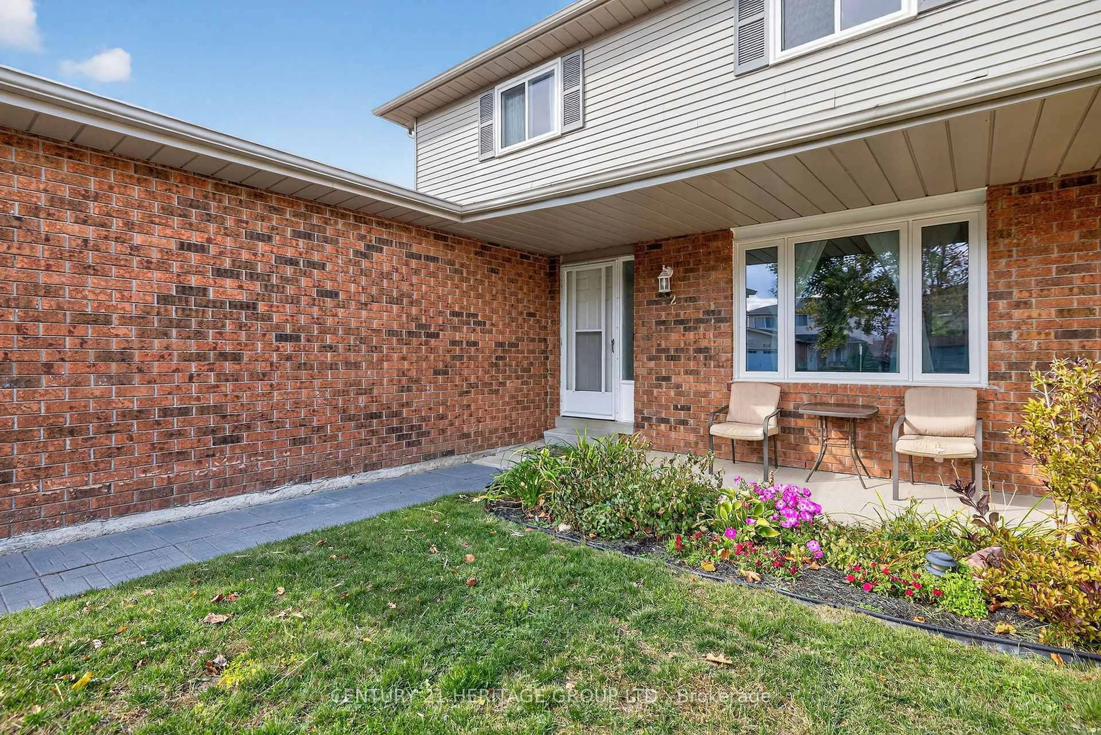 Home with brick exterior material, street for 32 Northgate Dr, Bradford West Gwillimbury Ontario L3Z 2H5