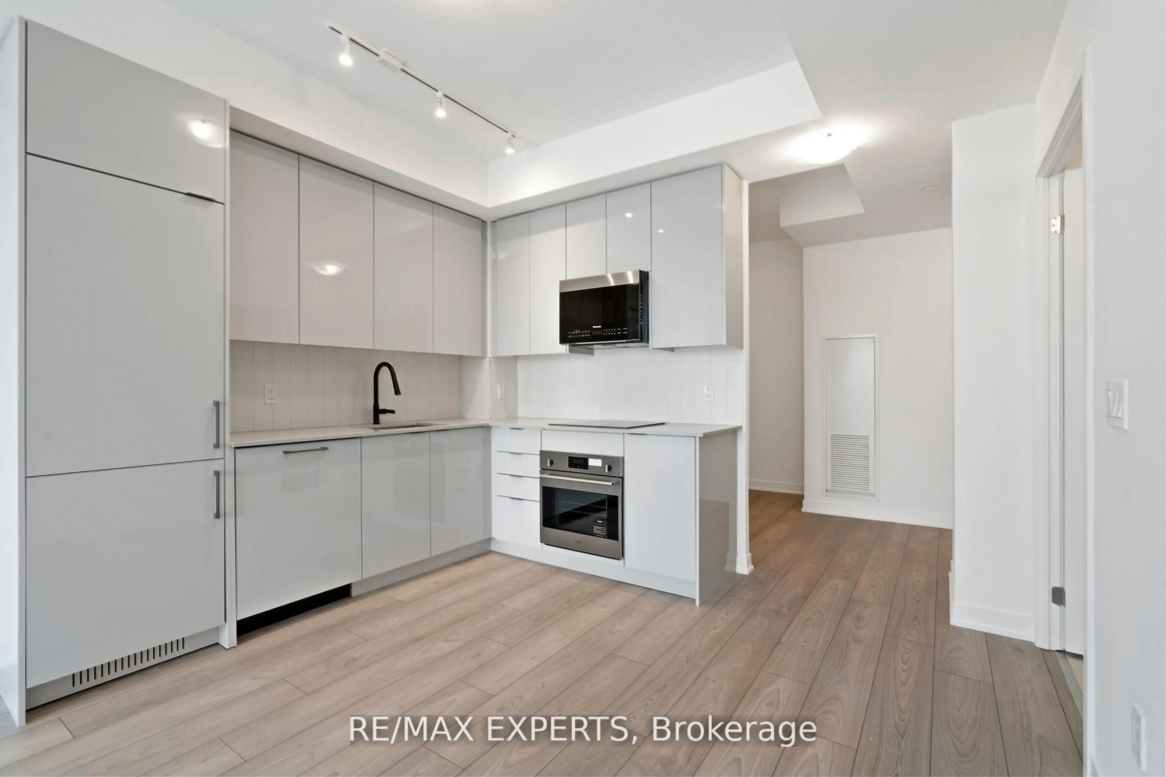 Open concept kitchen, unknown for 10 Abeja St #2521, Vaughan Ontario L4K 0R4