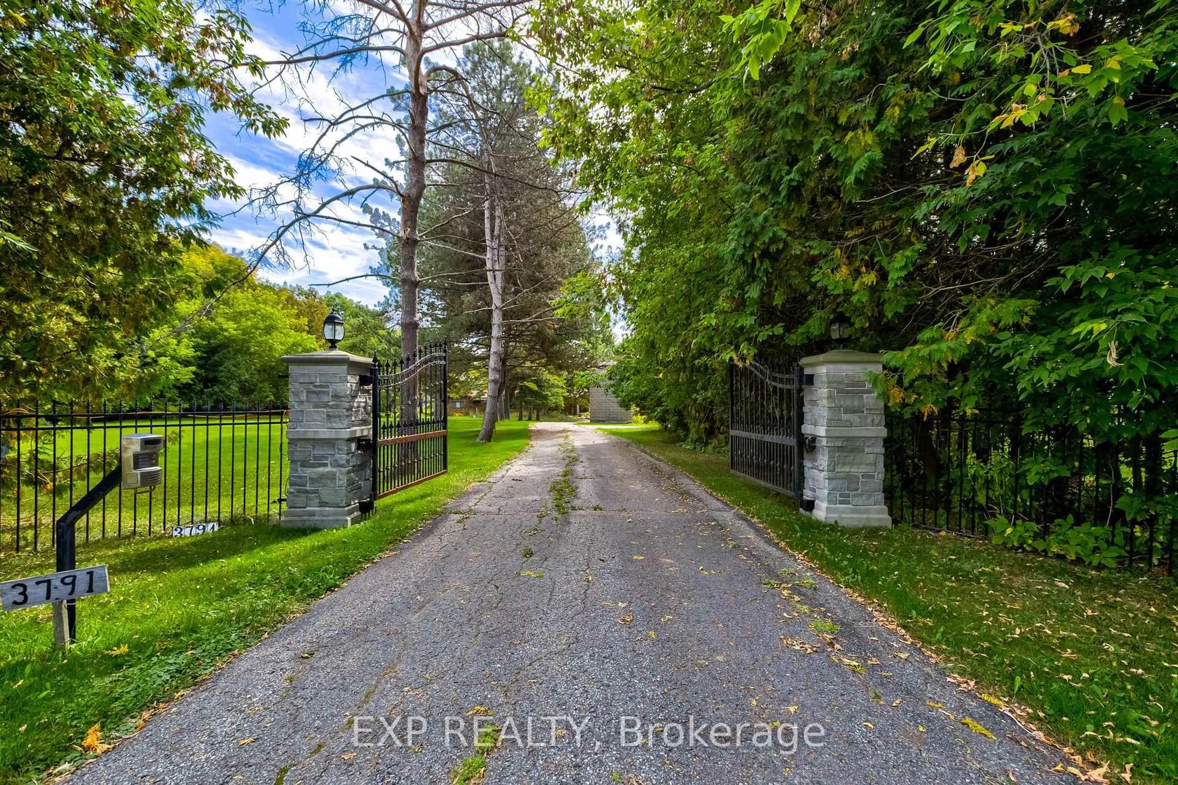 A pic from outside/outdoor area/front of a property/back of a property/a pic from drone, unknown for 3791 Vivian Rd, Whitchurch-Stouffville Ontario L0G 1E0
