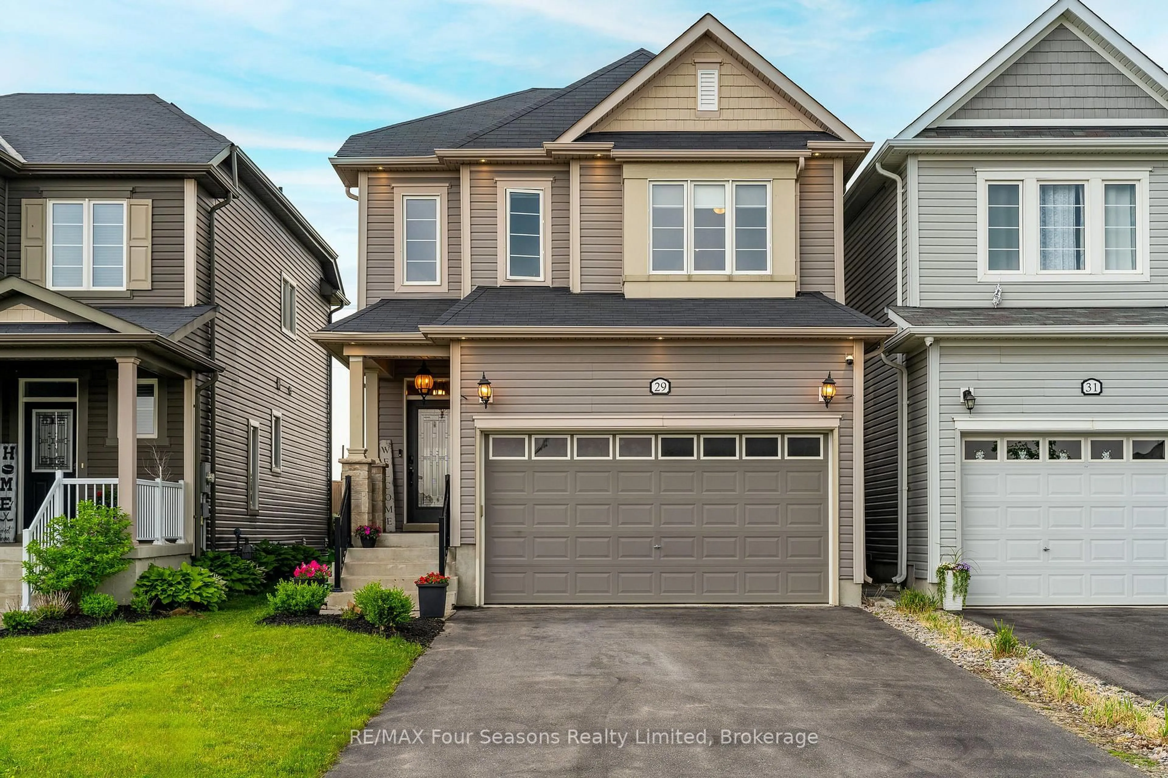 Home with vinyl exterior material, street for 29 Wagner Cres, Essa Ontario L0M 1B5