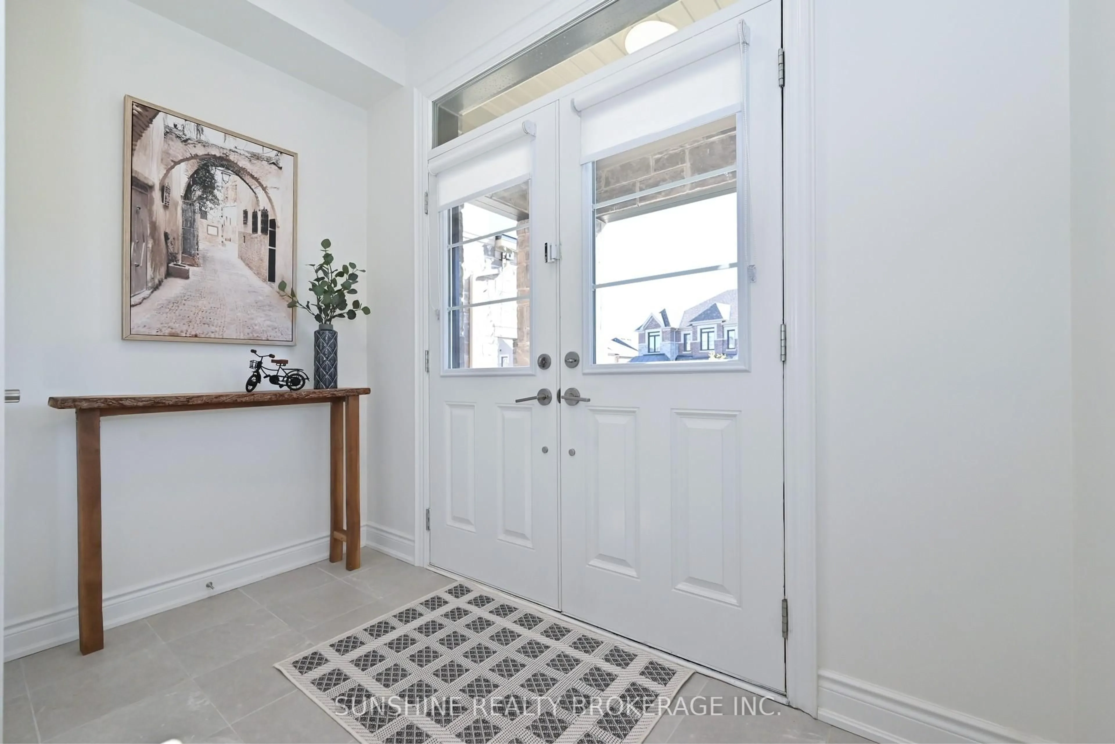 Indoor entryway for 12 Meadow Vista Cres, East Gwillimbury Ontario L9N 0T4
