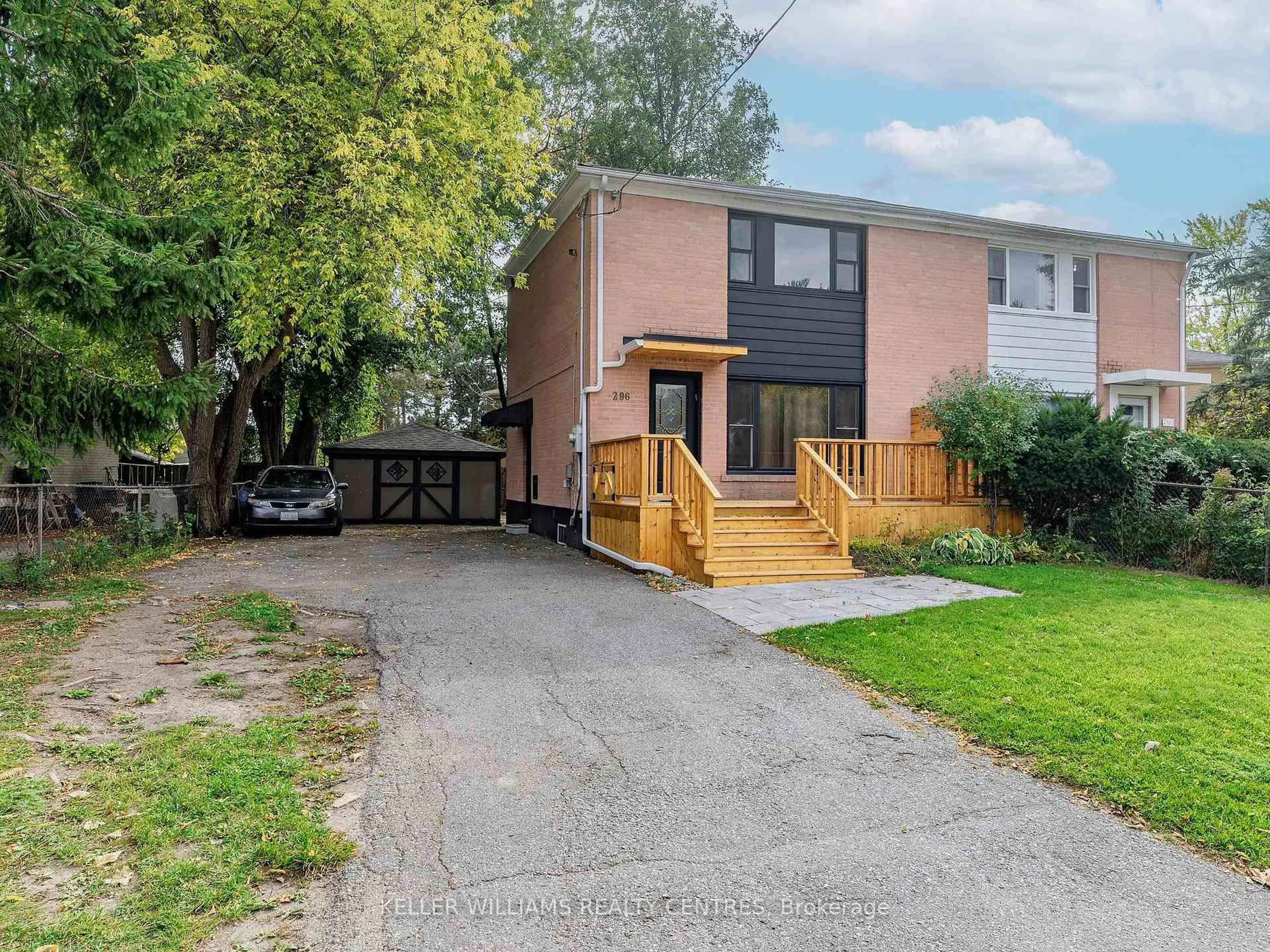 A pic from outside/outdoor area/front of a property/back of a property/a pic from drone, street for 296 Taylor Mills Dr, Richmond Hill Ontario L4G 2T9
